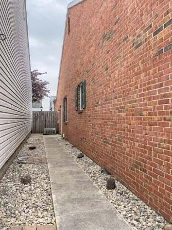 144 Pearce Pl, Urbana OH  43078-9488 exterior