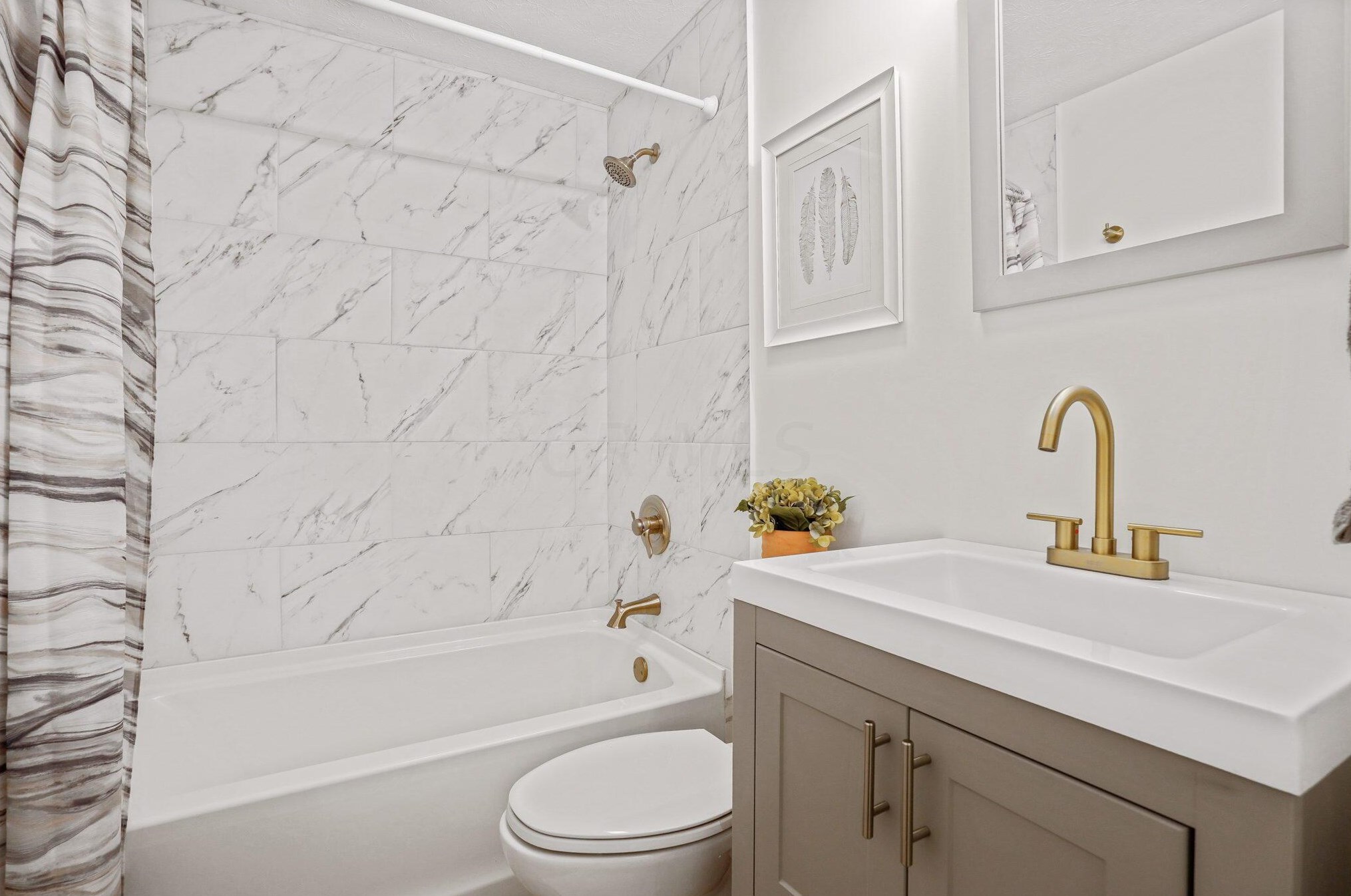 3827 Edendale Rd, Columbus OH  43207-4121 exterior