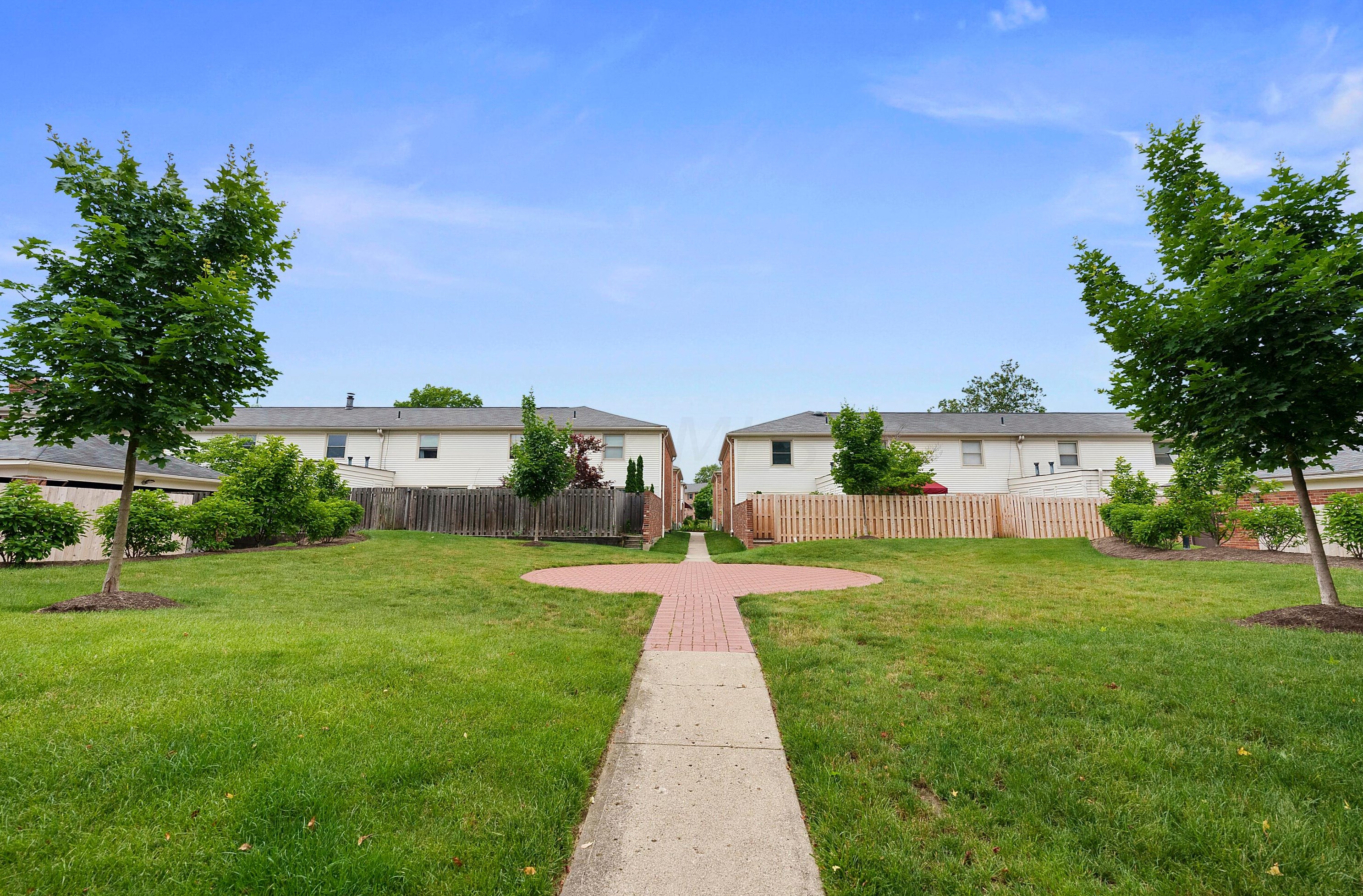 911 Manor Ln, Columbus OH 43221-2448 exterior