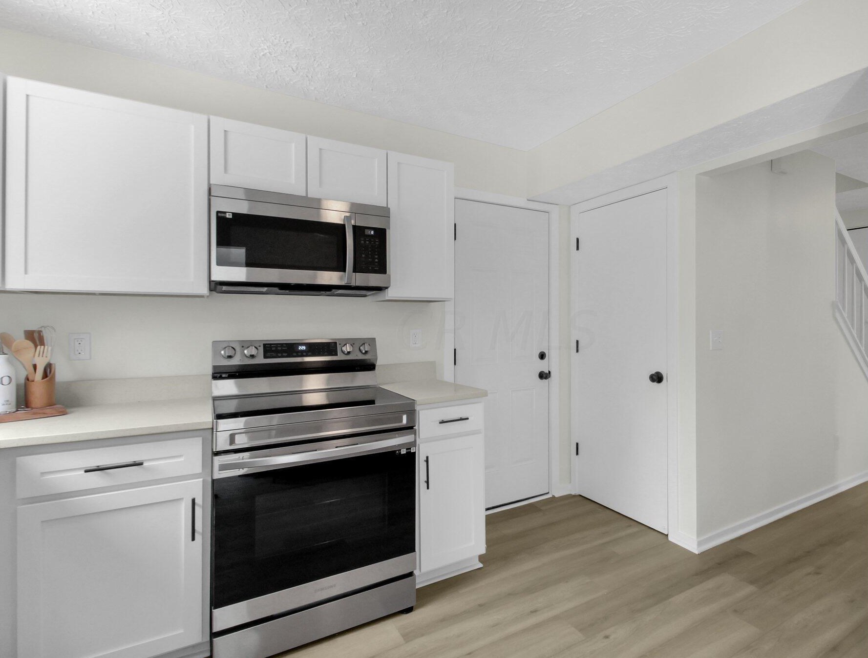 3968 Deer Knoll Dr, Columbus OH  43230-4140 exterior