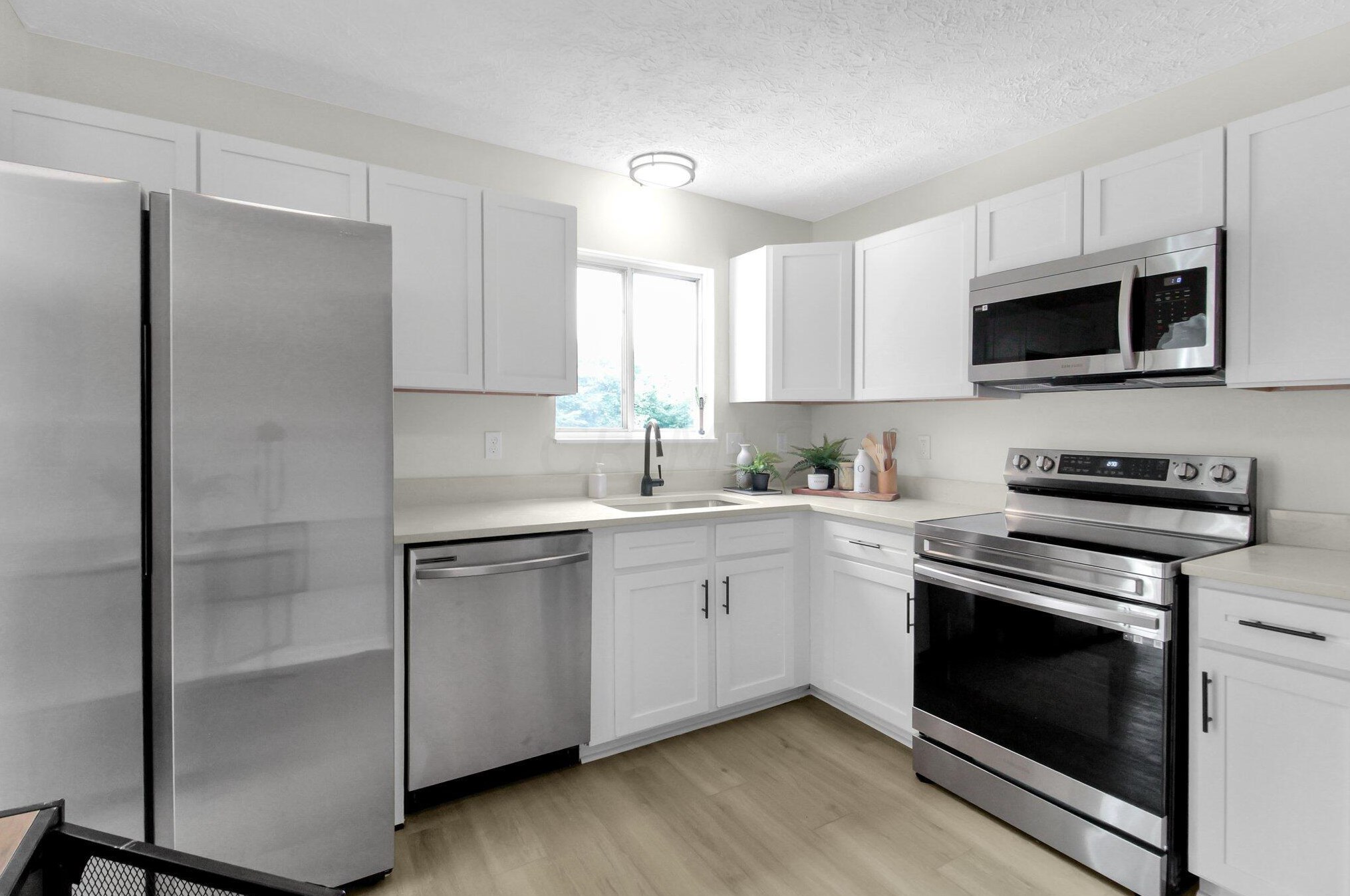 3968 Deer Knoll Dr, Columbus OH  43230-4140 exterior