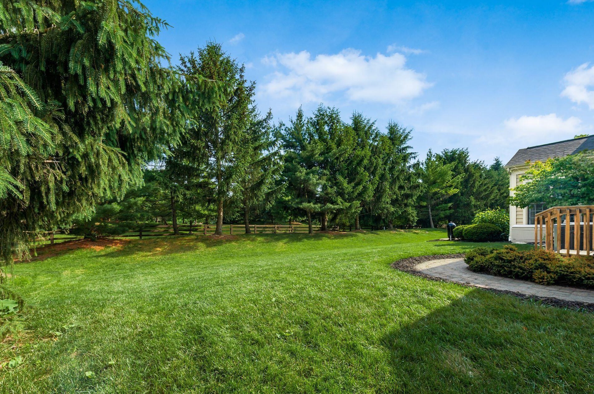 6209 Balmoral Dr, Dublin OH  43017-8595 exterior