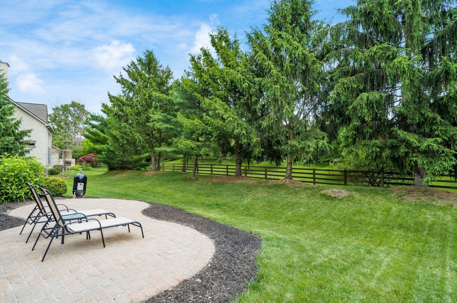 6209 Balmoral Dr, Dublin OH  43017-8595 exterior