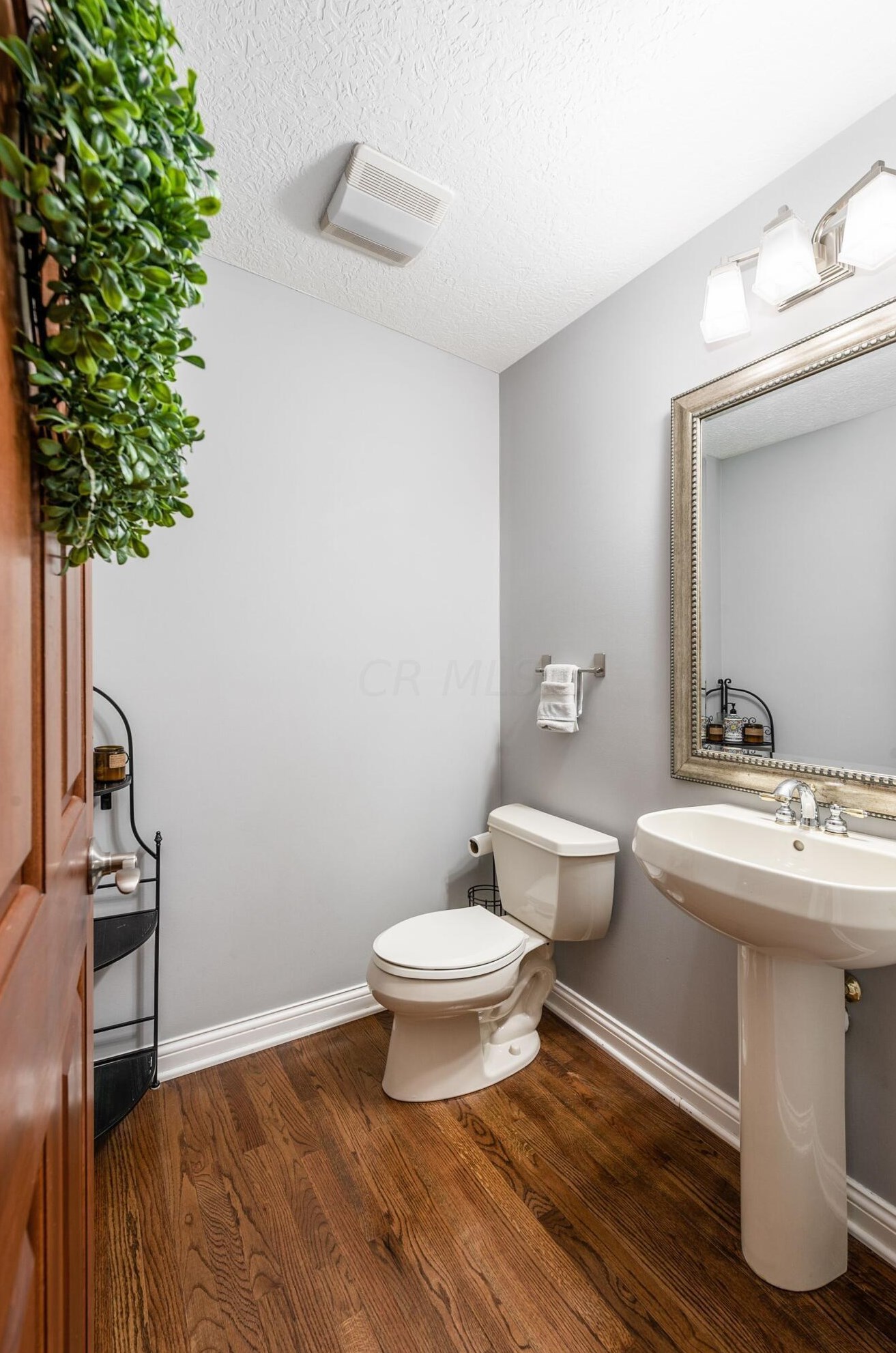 6209 Balmoral Dr, Dublin OH  43017-8595 exterior