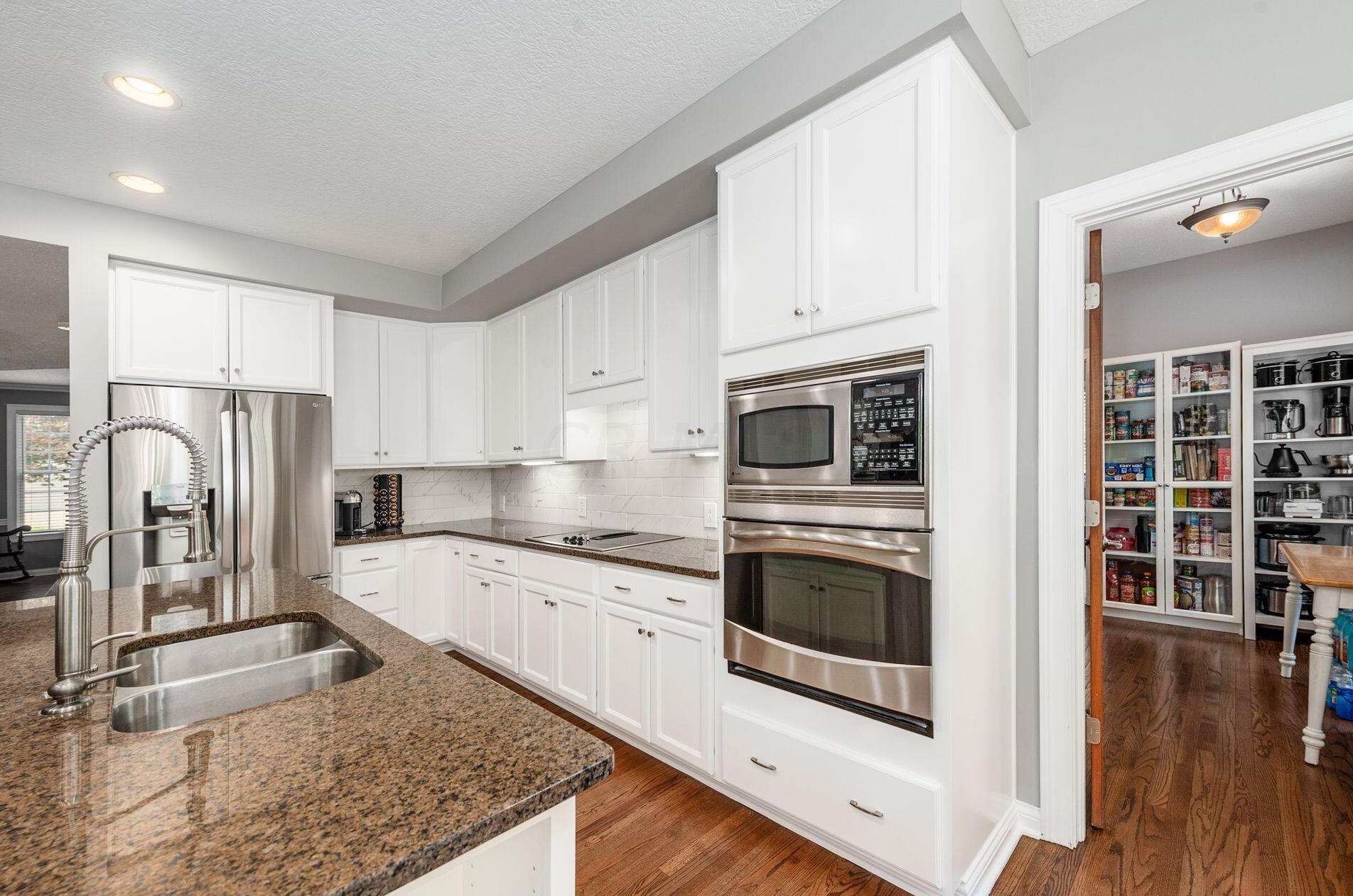 6209 Balmoral Dr, Dublin OH  43017-8595 exterior