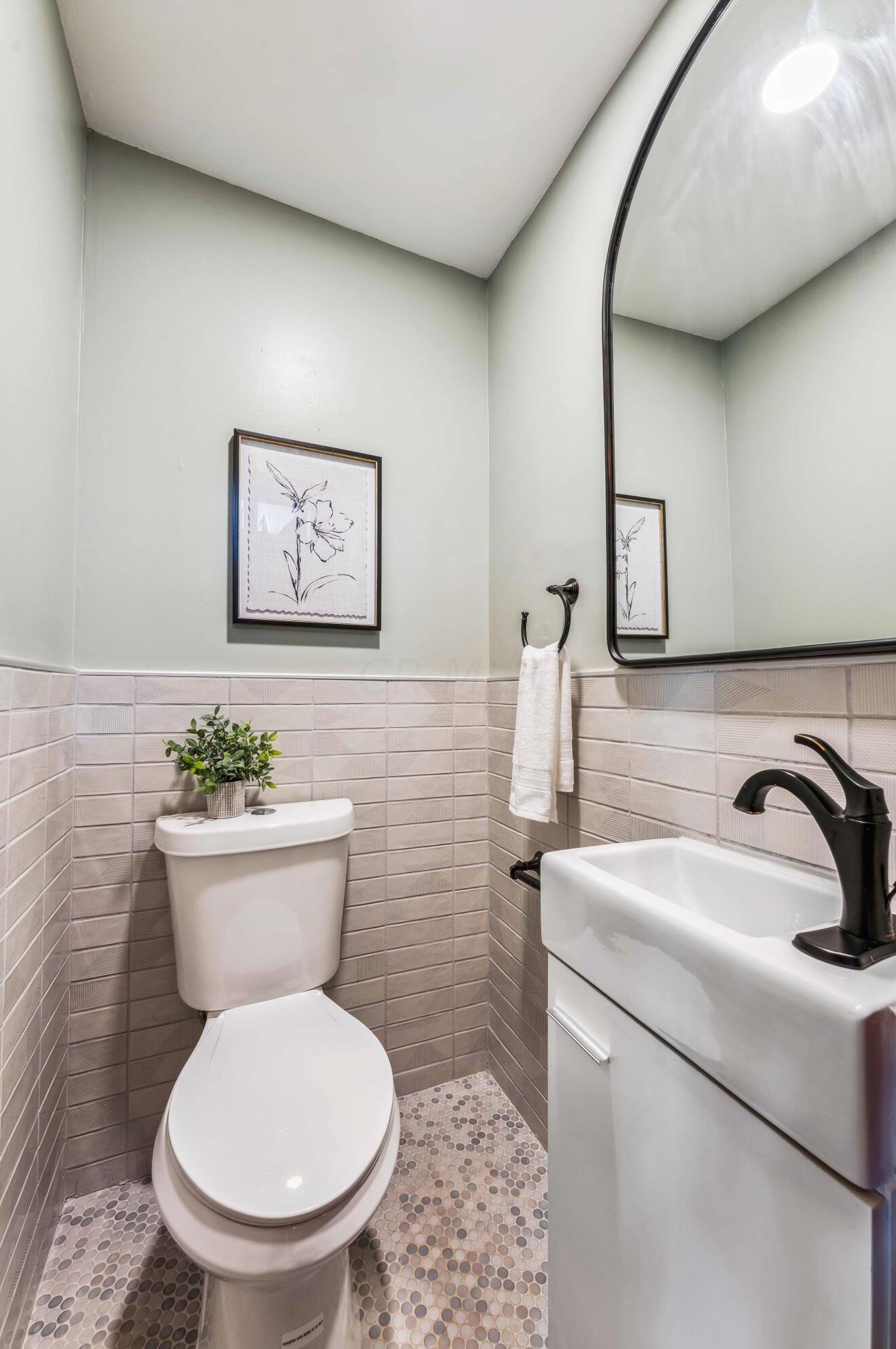 664 9 St, Columbus OH 43215-3972 exterior