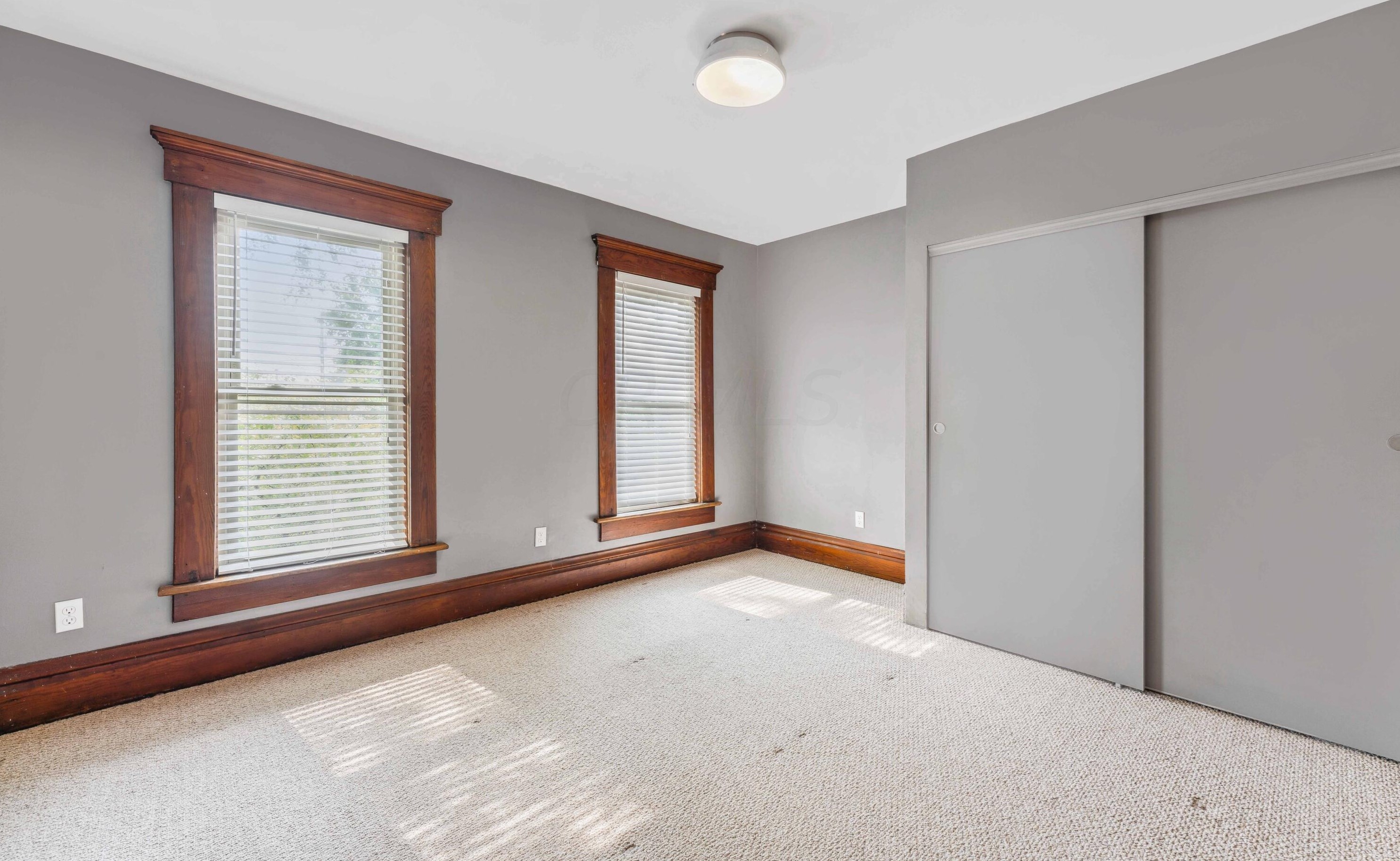 664 9 St, Columbus OH 43215-3972 exterior