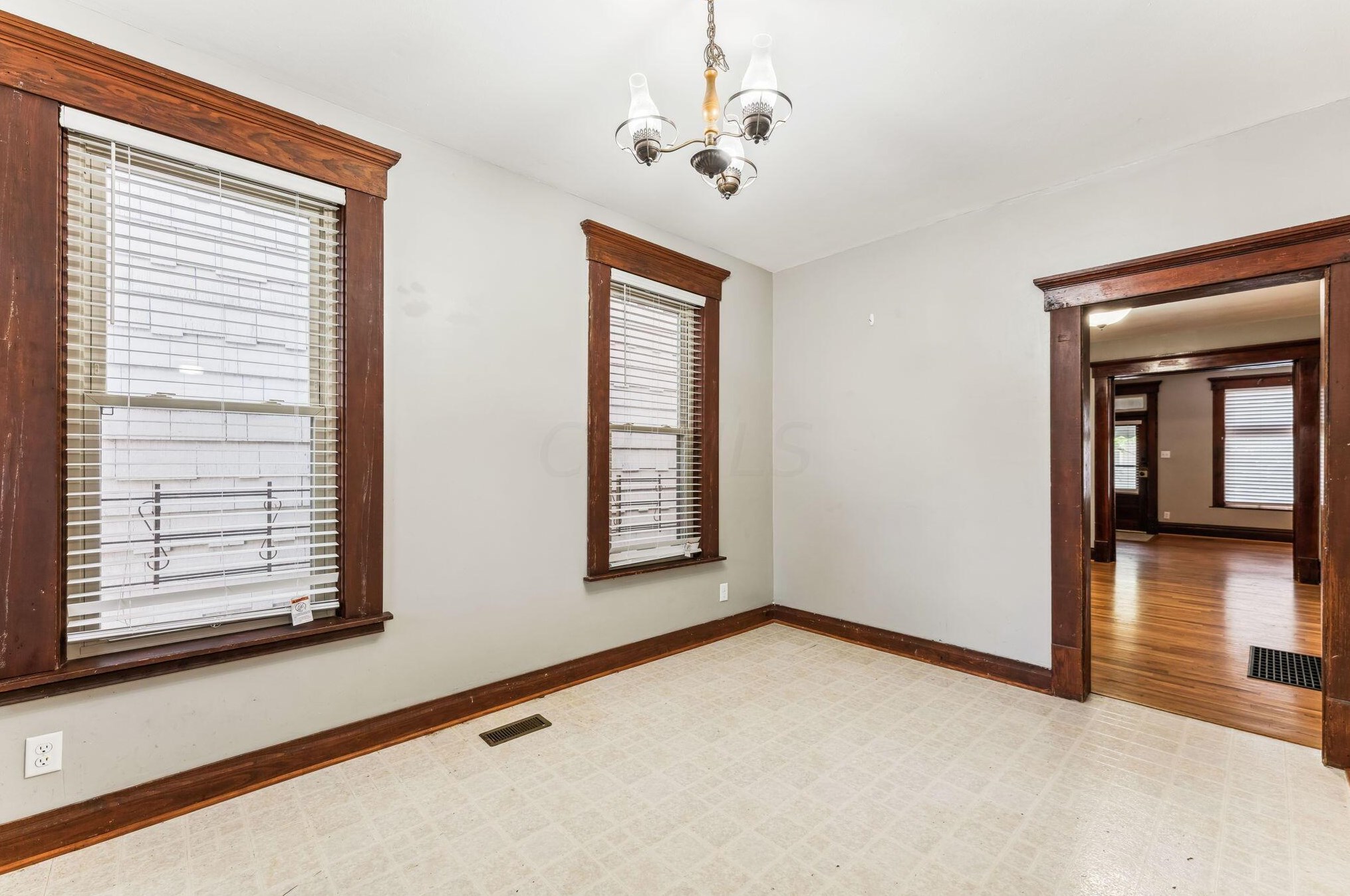 664 9 St, Columbus OH 43215-3972 exterior