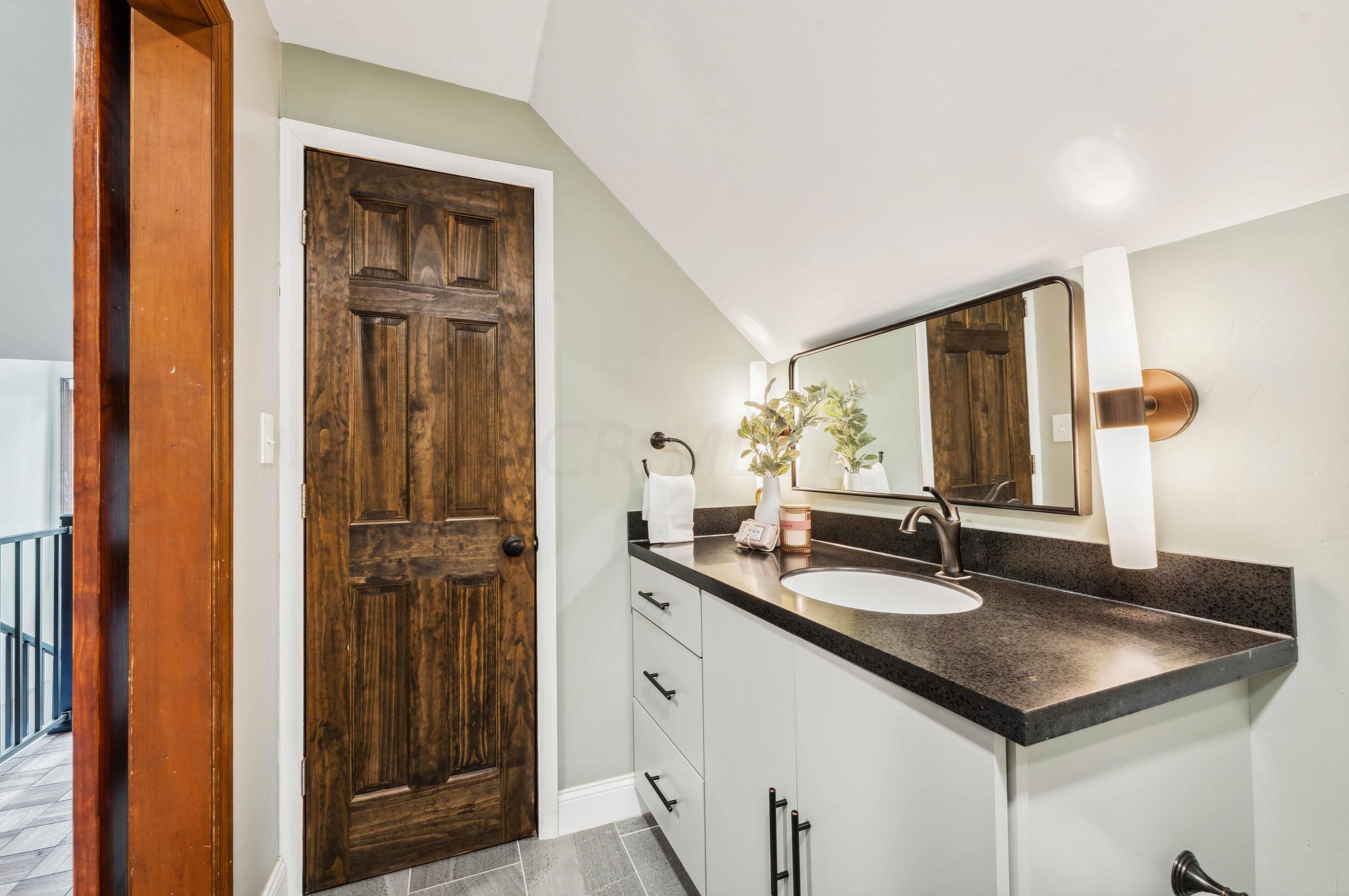 664 9 St, Columbus OH 43215-3972 exterior