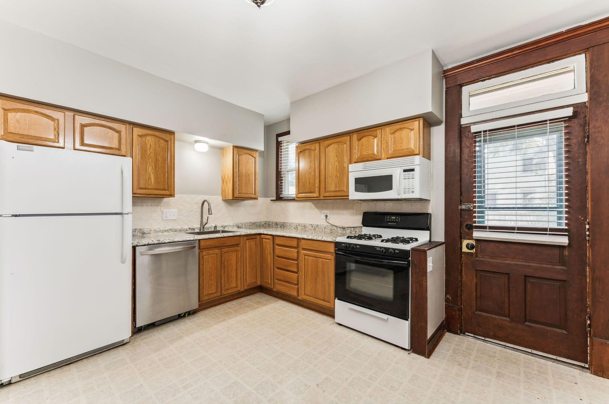 664 9 St, Columbus OH 43215-3972 exterior