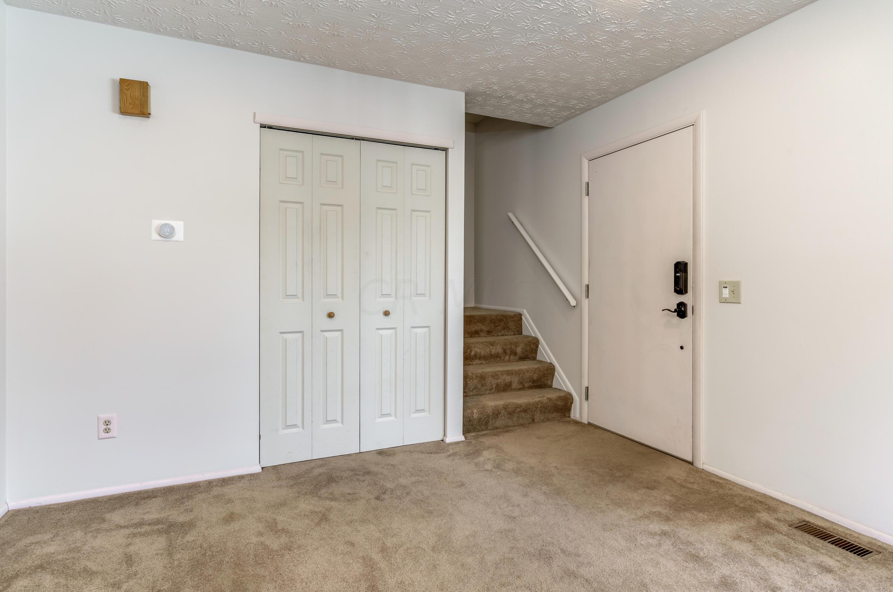 2076 Steffi Dr, Hilliard OH  43026-9432 exterior