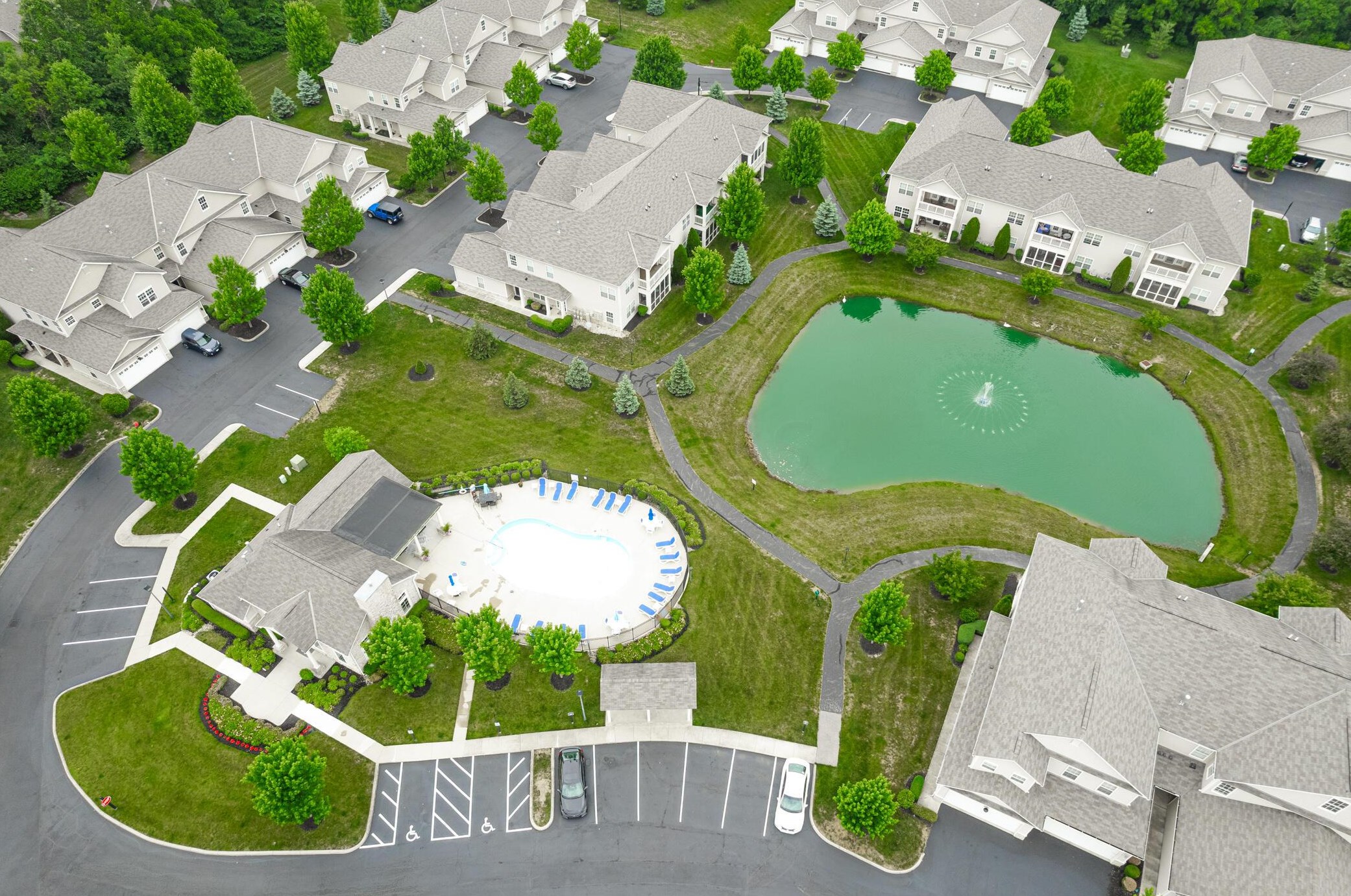 1417 Carylake Cir, Columbus OH  43240-4075 exterior