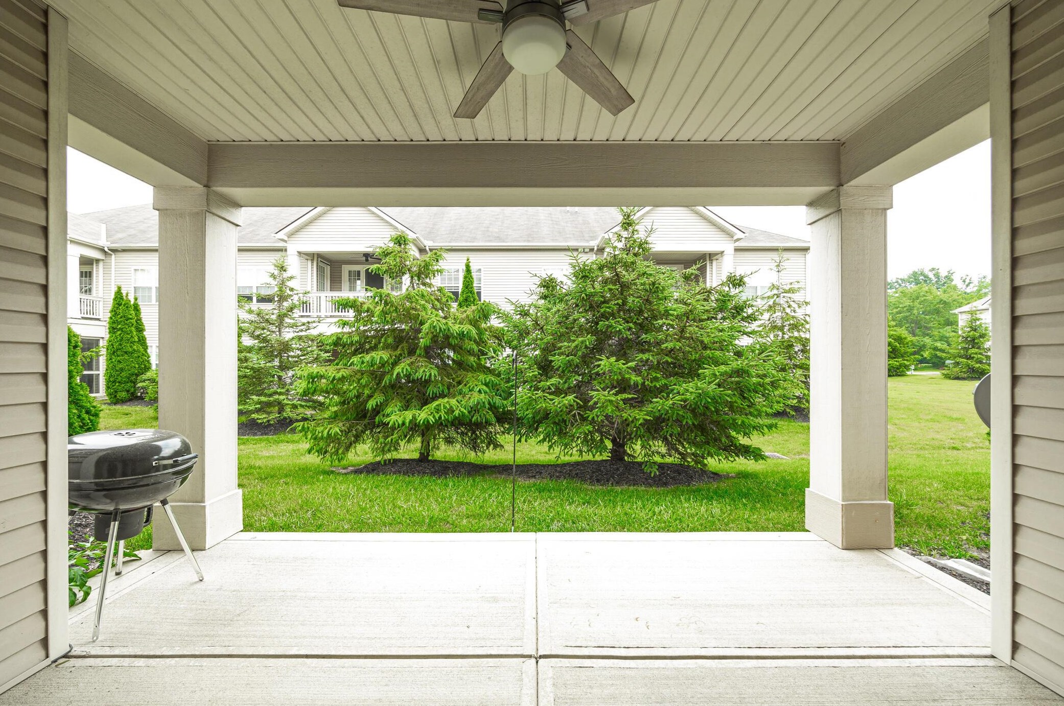 1417 Carylake Cir, Columbus OH  43240-4075 exterior