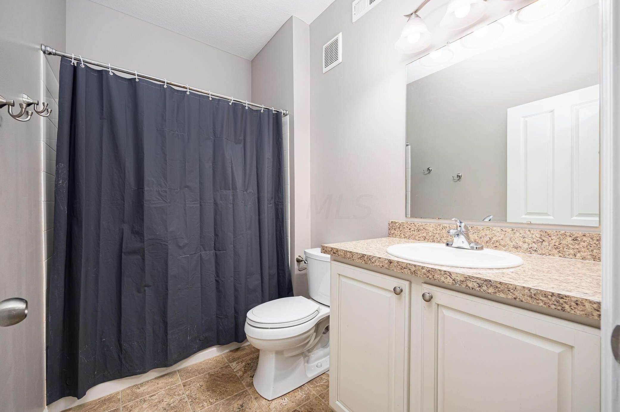 1417 Carylake Cir, Columbus OH  43240-4075 exterior