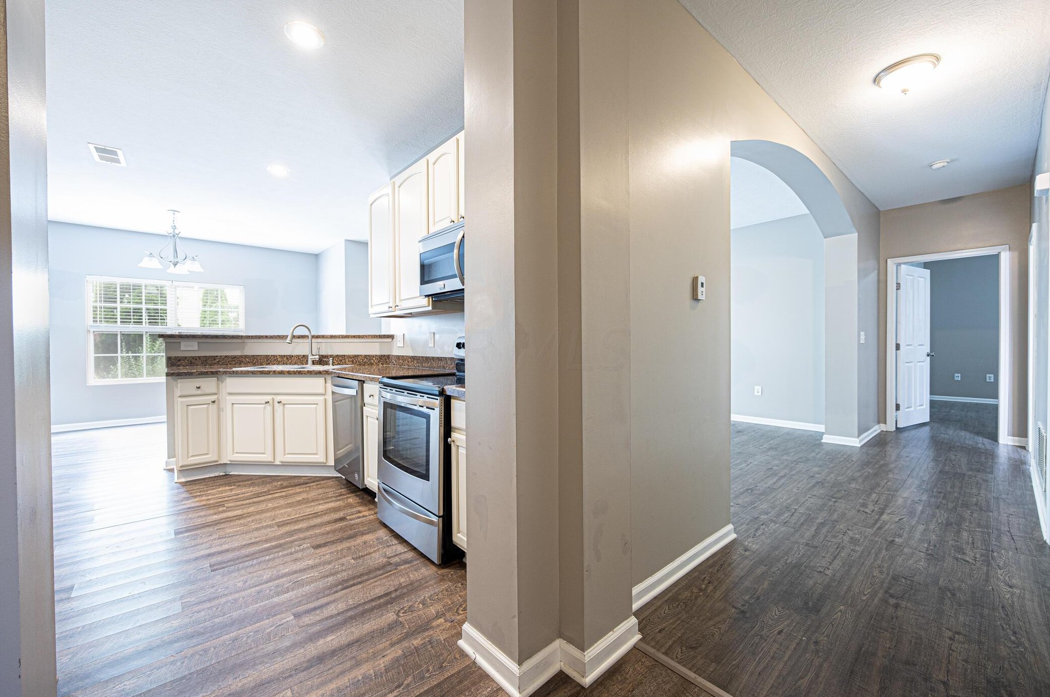 1417 Carylake Cir, Columbus OH  43240-4075 exterior