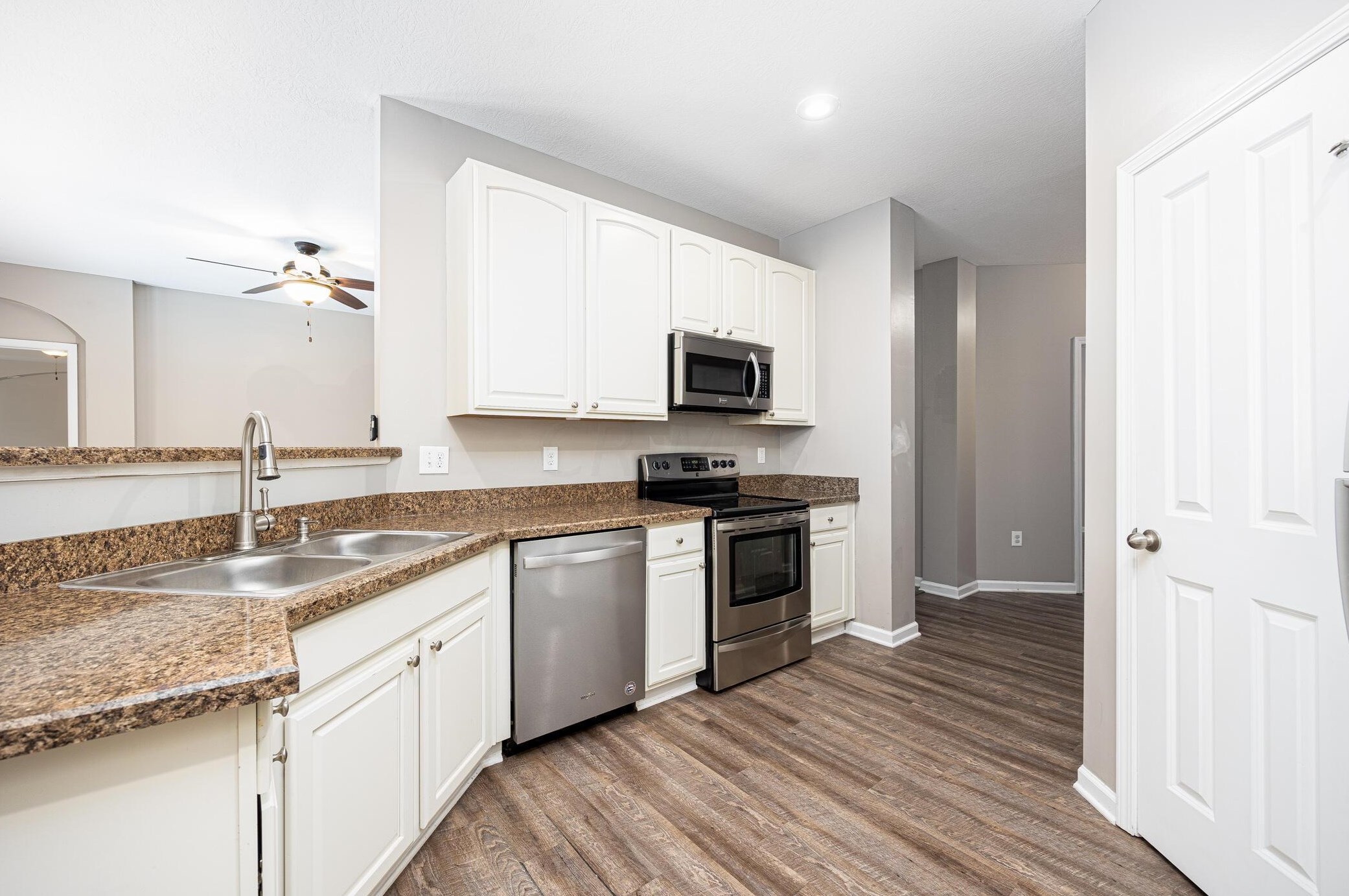 1417 Carylake Cir, Columbus OH  43240-4075 exterior