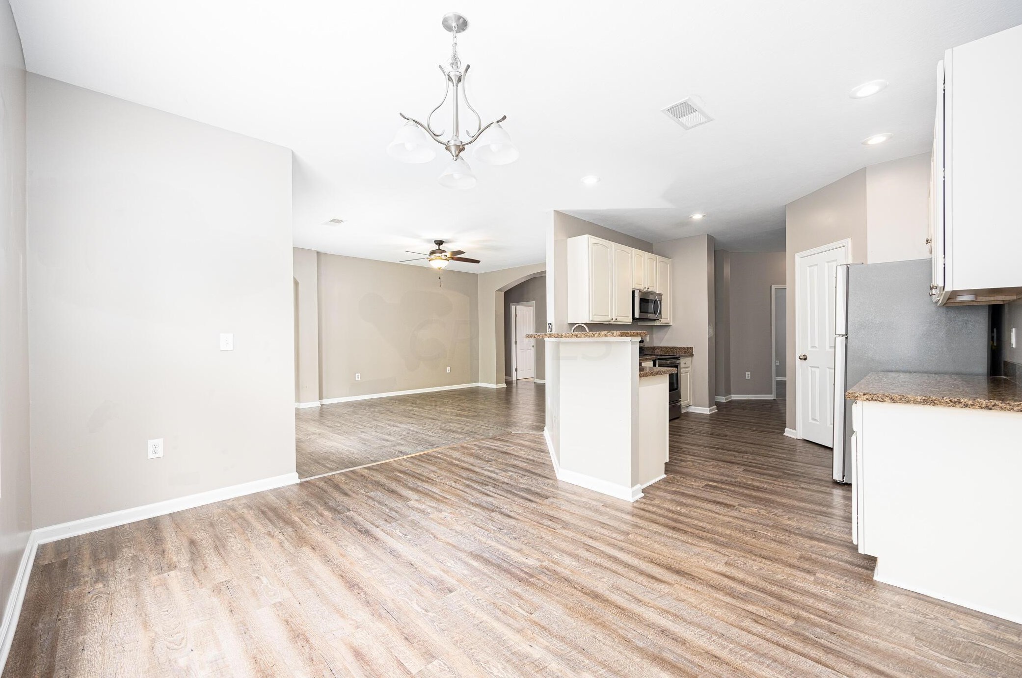 1417 Carylake Cir, Columbus OH  43240-4075 exterior