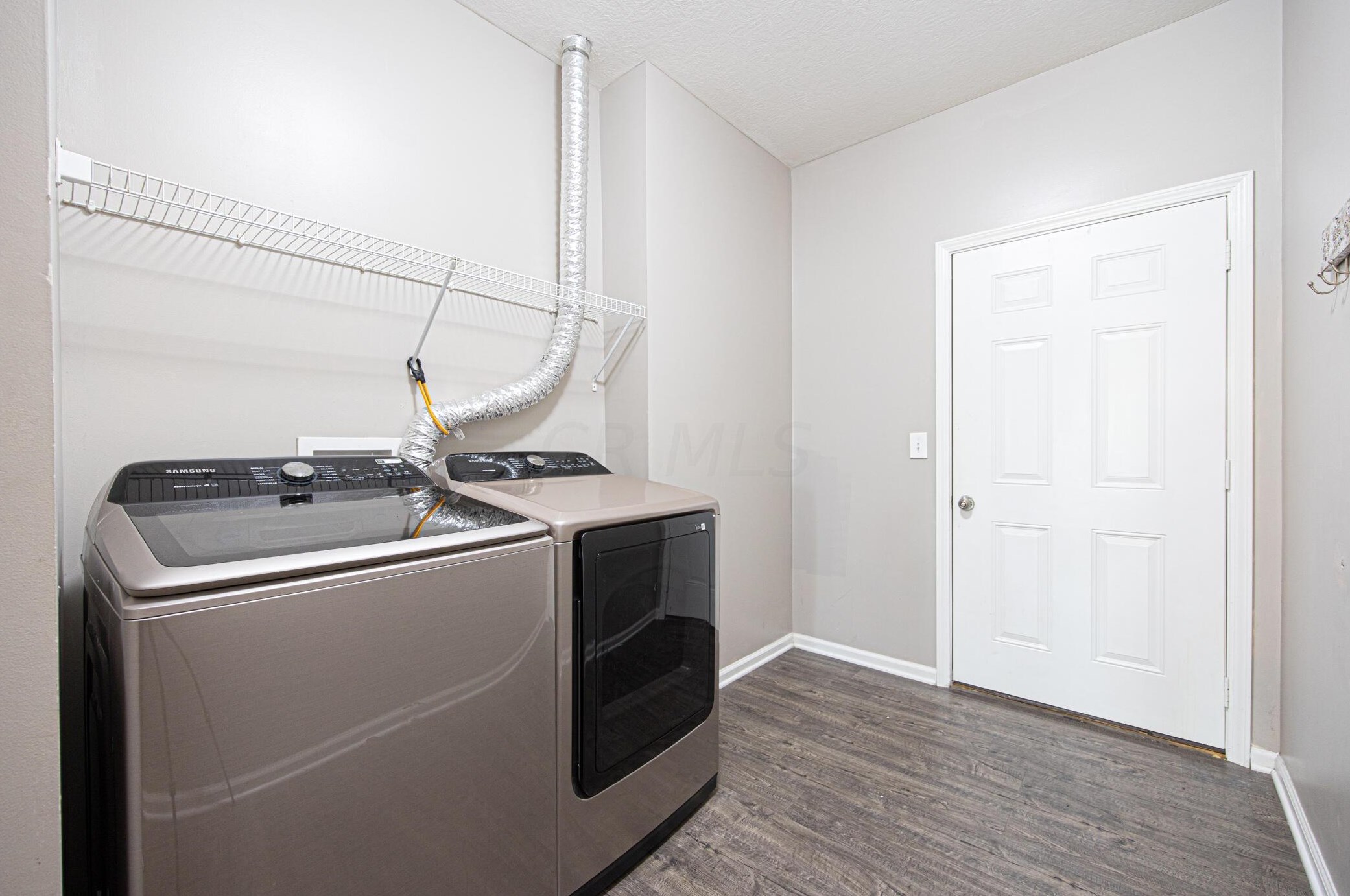 1417 Carylake Cir, Columbus OH  43240-4075 exterior