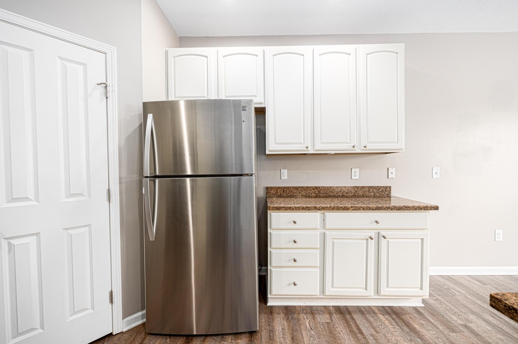 1417 Carylake Cir, Columbus OH  43240-4075 exterior