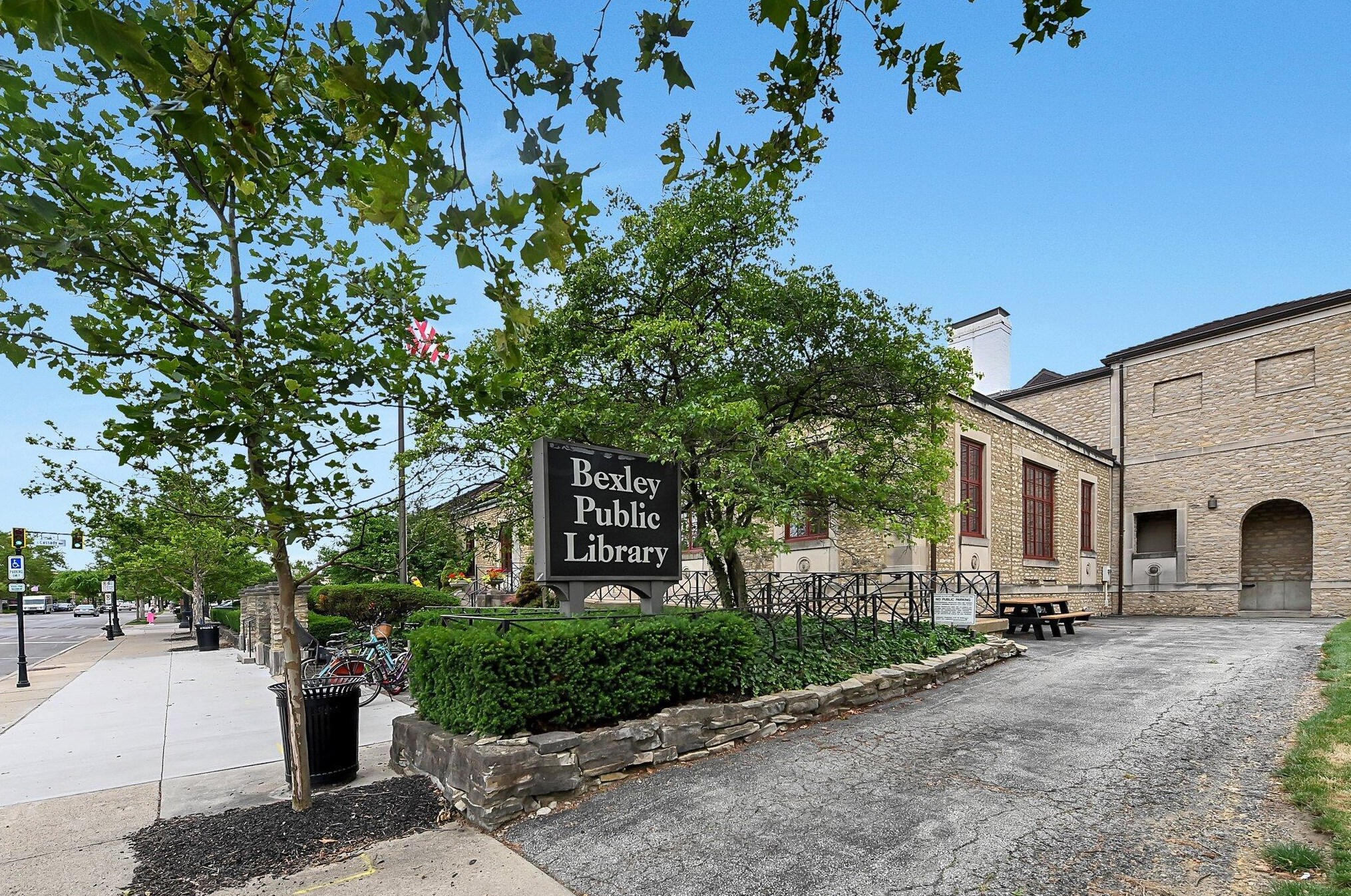 1890 Zettler Rd, Columbus OH  43227-3457 exterior