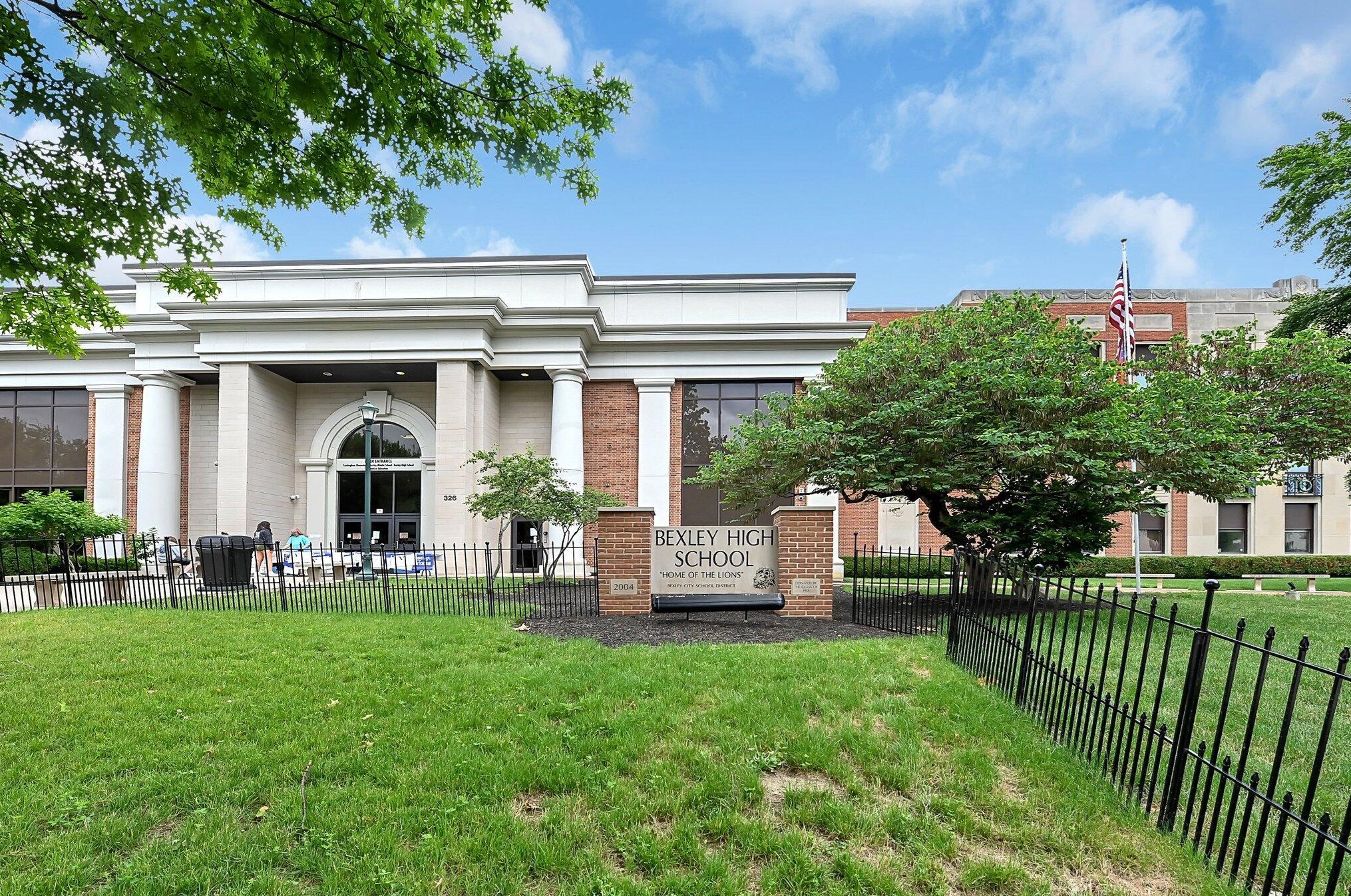 1890 Zettler Rd, Columbus OH  43227-3457 exterior