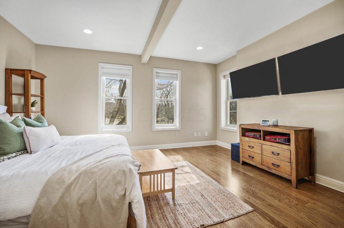 60 Buttles Ave, Columbus OH  43215-1451 exterior