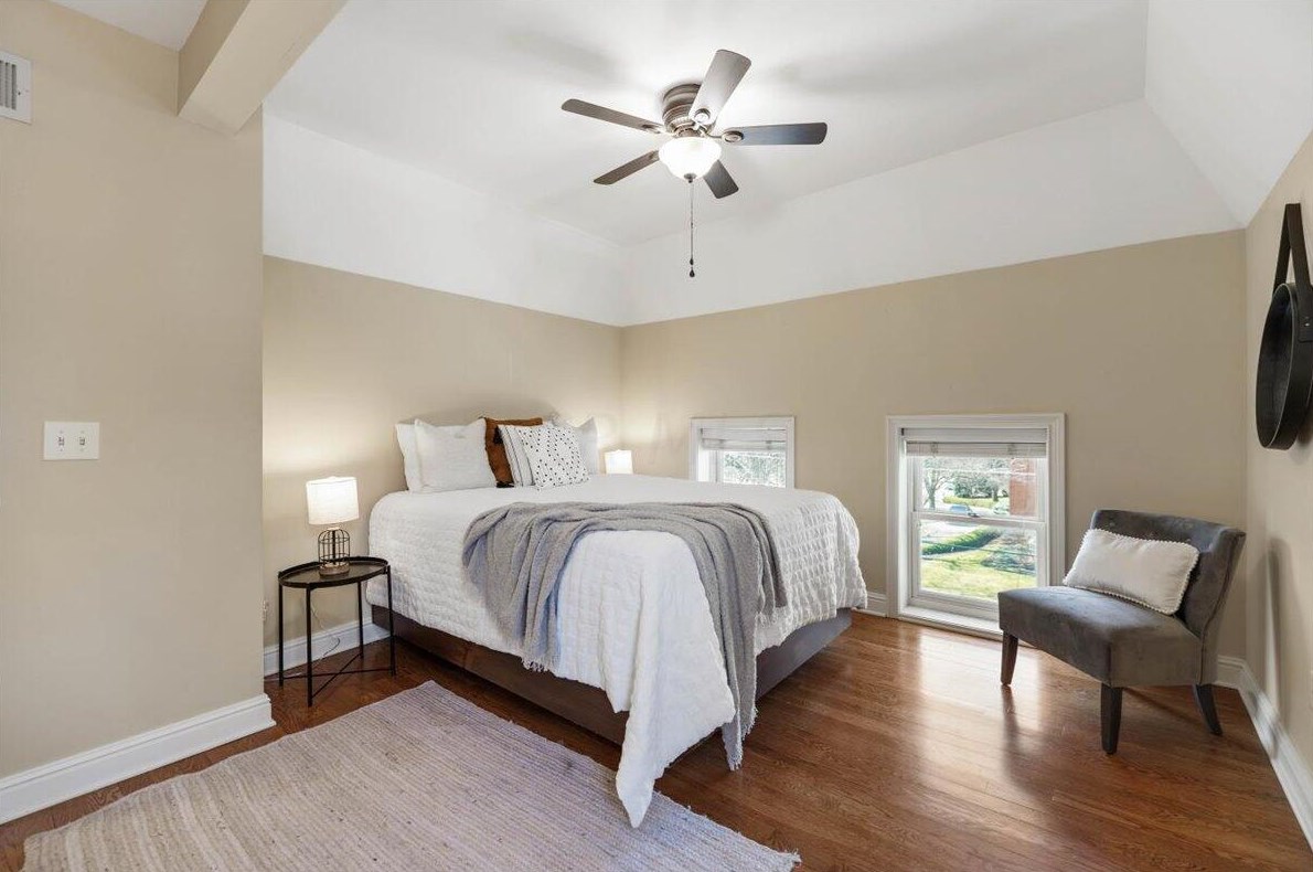 60 Buttles Ave, Columbus OH  43215-1451 exterior