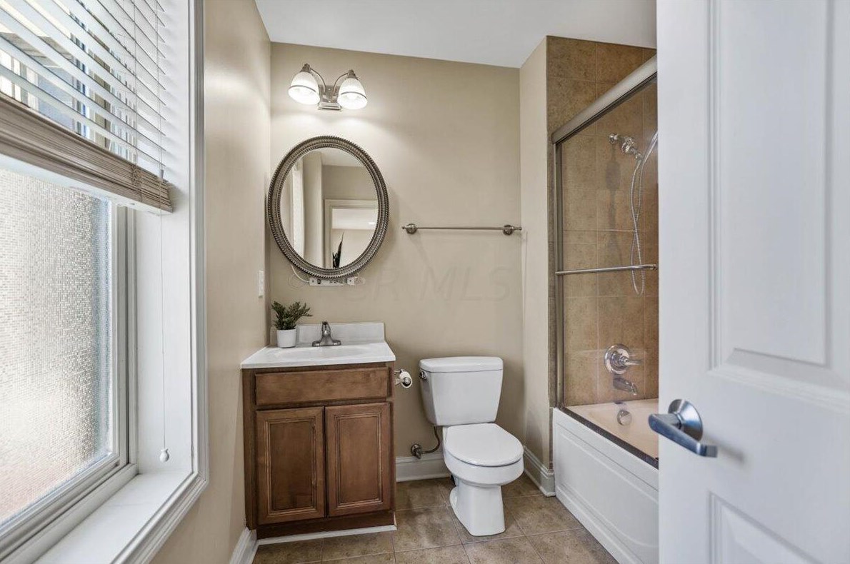 60 Buttles Ave, Columbus OH  43215-1451 exterior