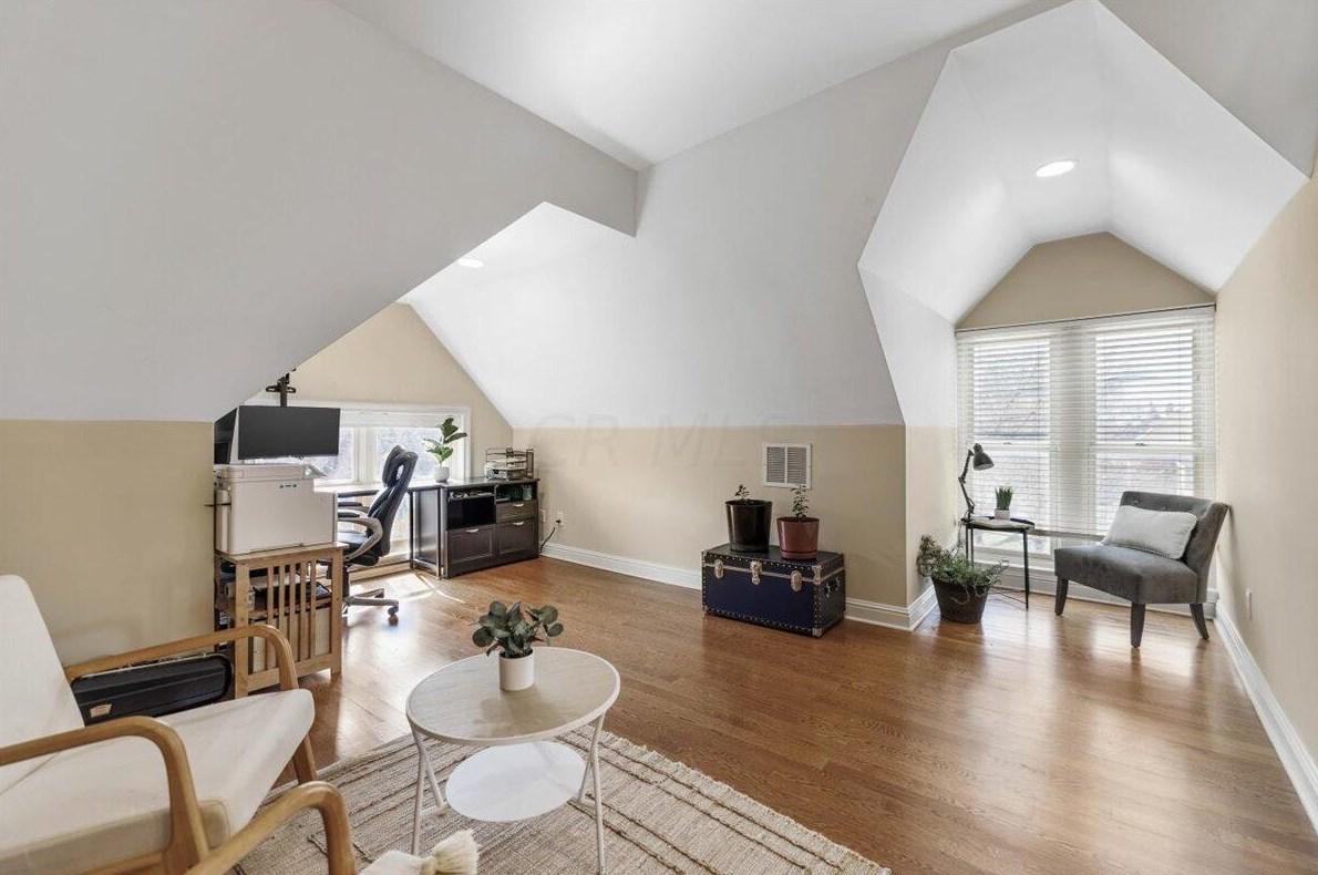 60 Buttles Ave, Columbus OH  43215-1451 exterior