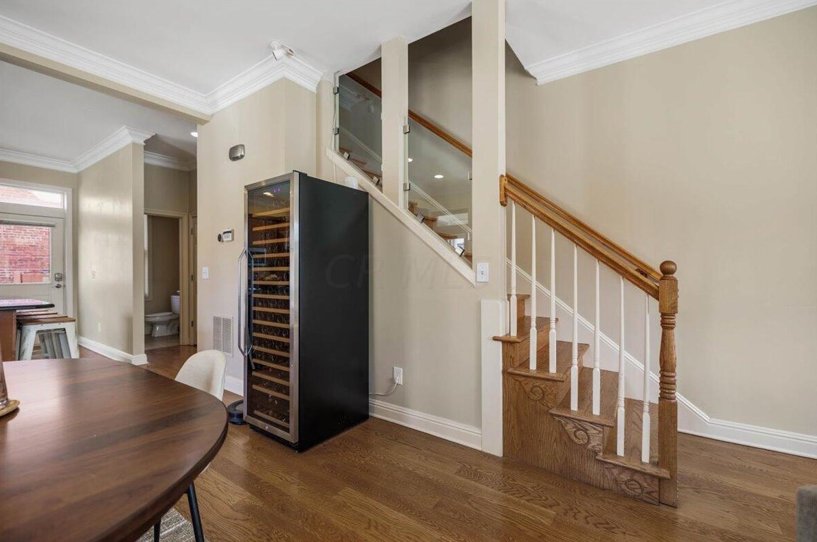 60 Buttles Ave, Columbus OH  43215-1451 exterior