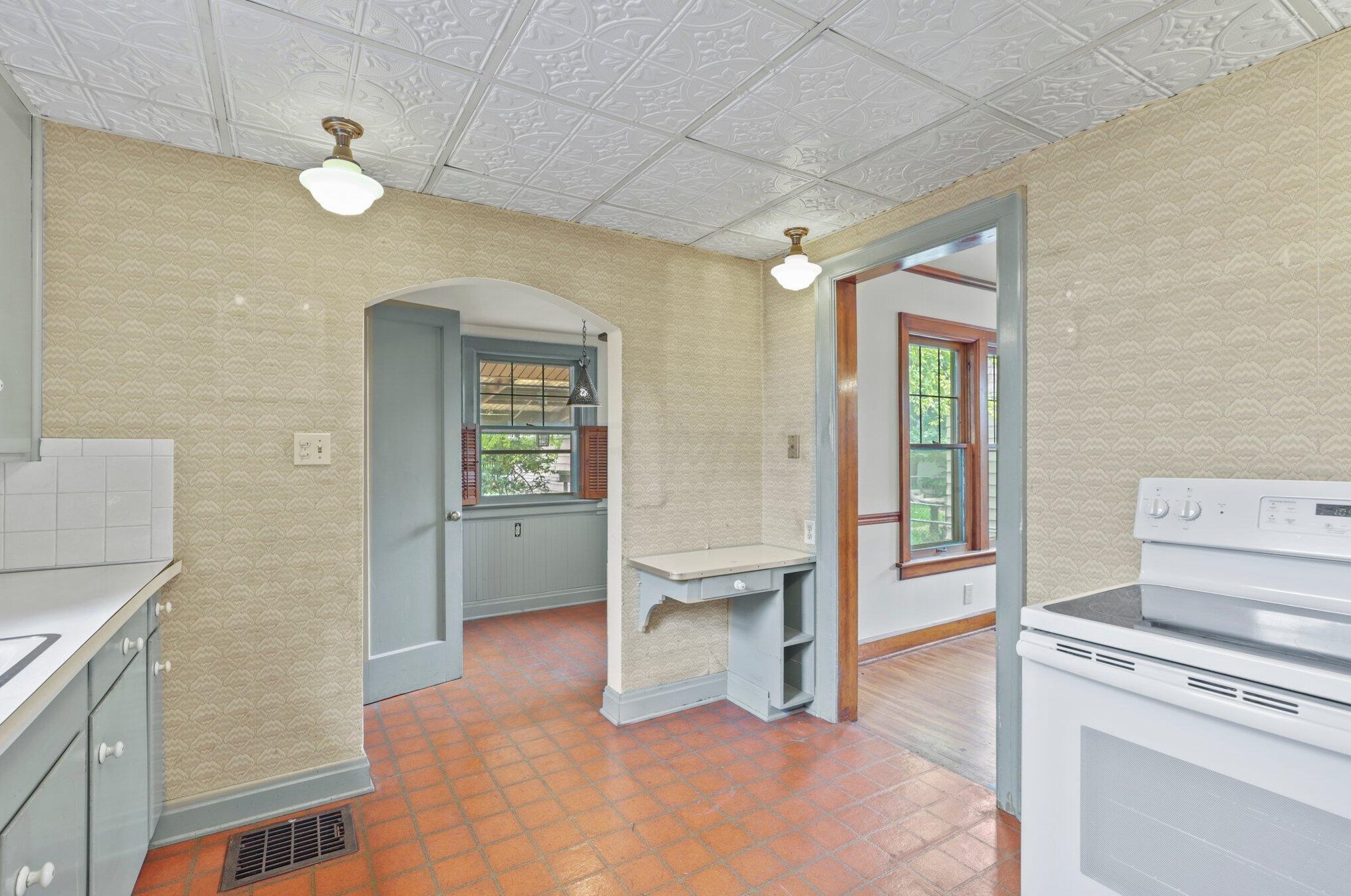 1051 Virginia Ave, Columbus OH 43212-3565 exterior