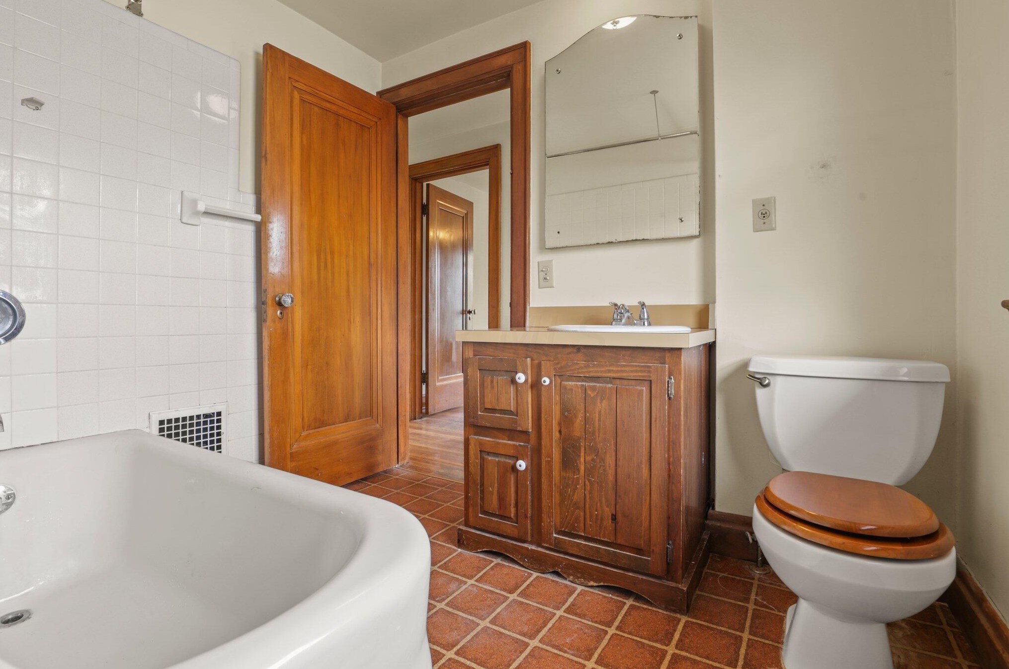 1051 Virginia Ave, Columbus OH 43212-3565 exterior