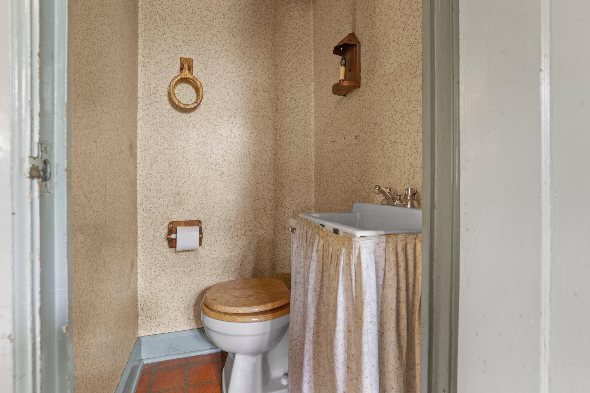 1051 Virginia Ave, Columbus OH 43212-3565 exterior