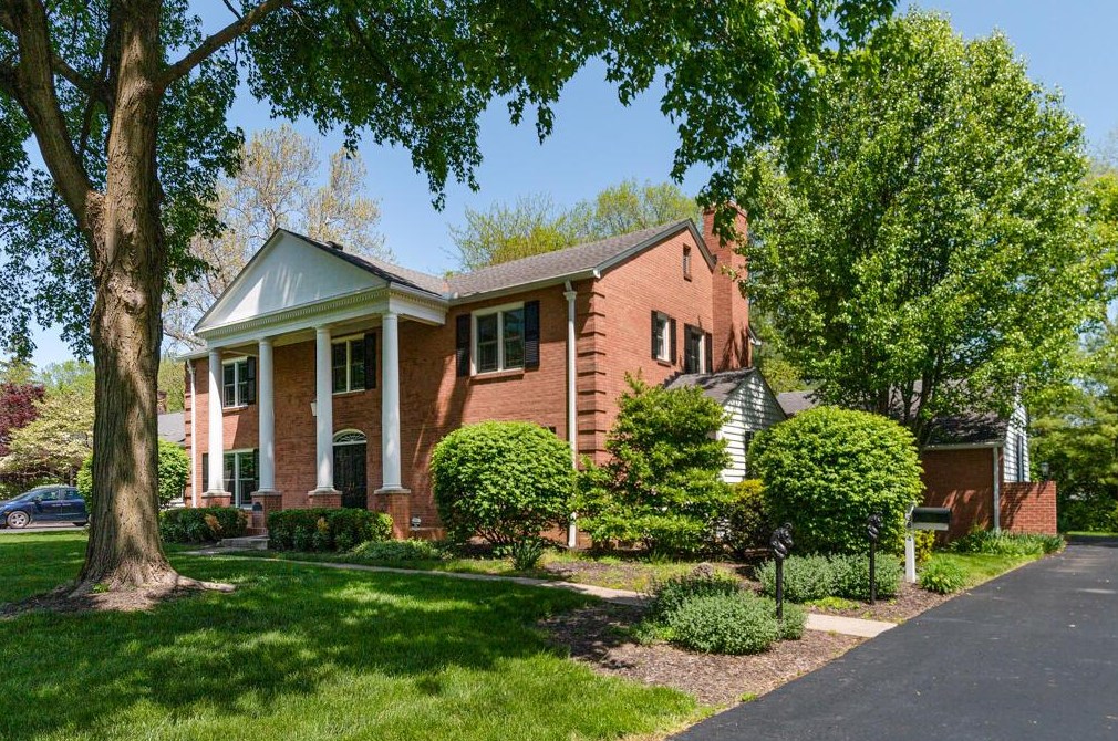 3864 Criswell Dr, Columbus OH  43220-4962 exterior