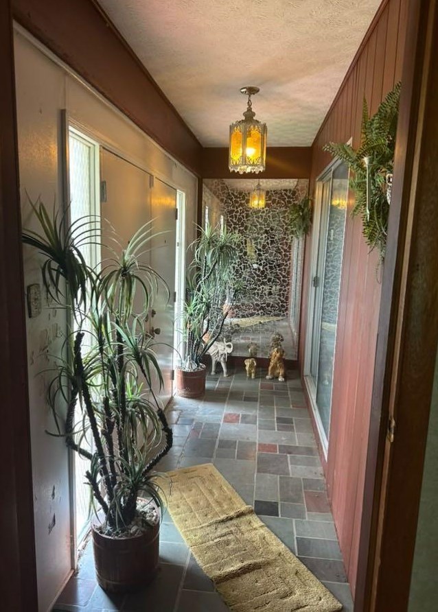 3265 Stelzer Rd, Columbus OH 43219-5710 exterior