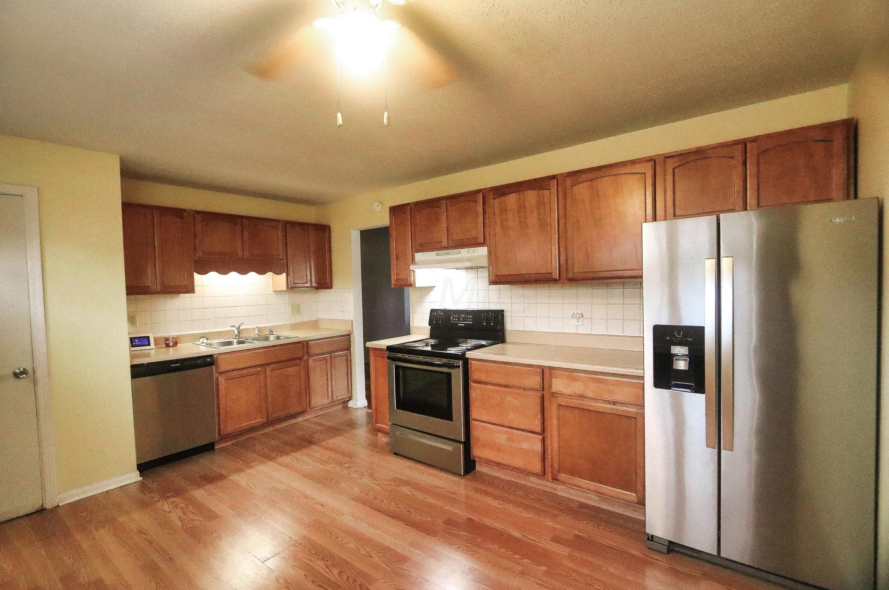 825 Higbee Dr, Columbus OH 43207 exterior