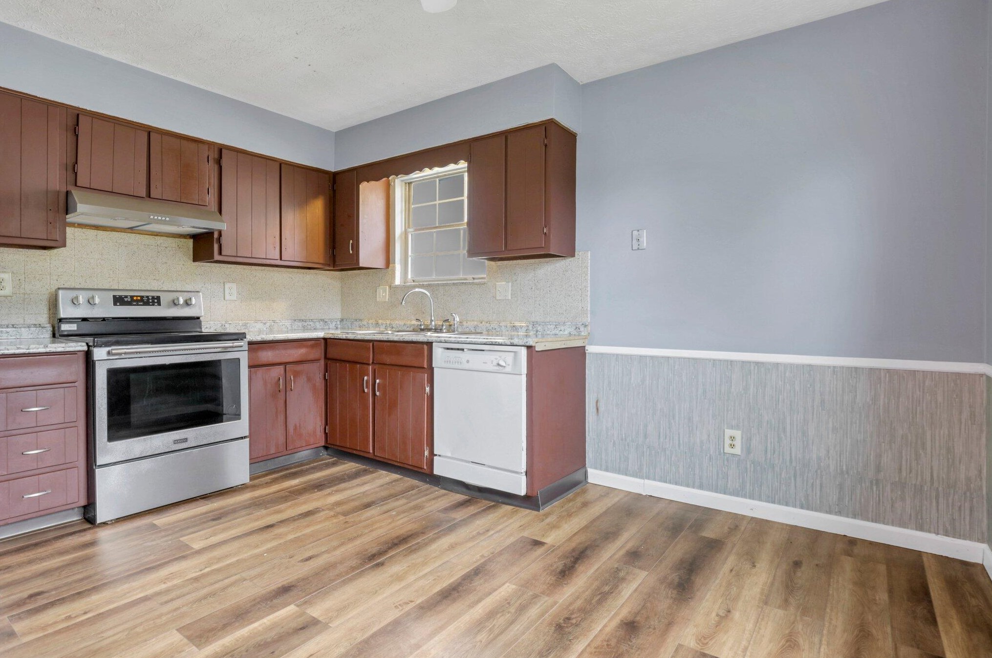 5419 Aqua St, Columbus OH  43229-3915 exterior