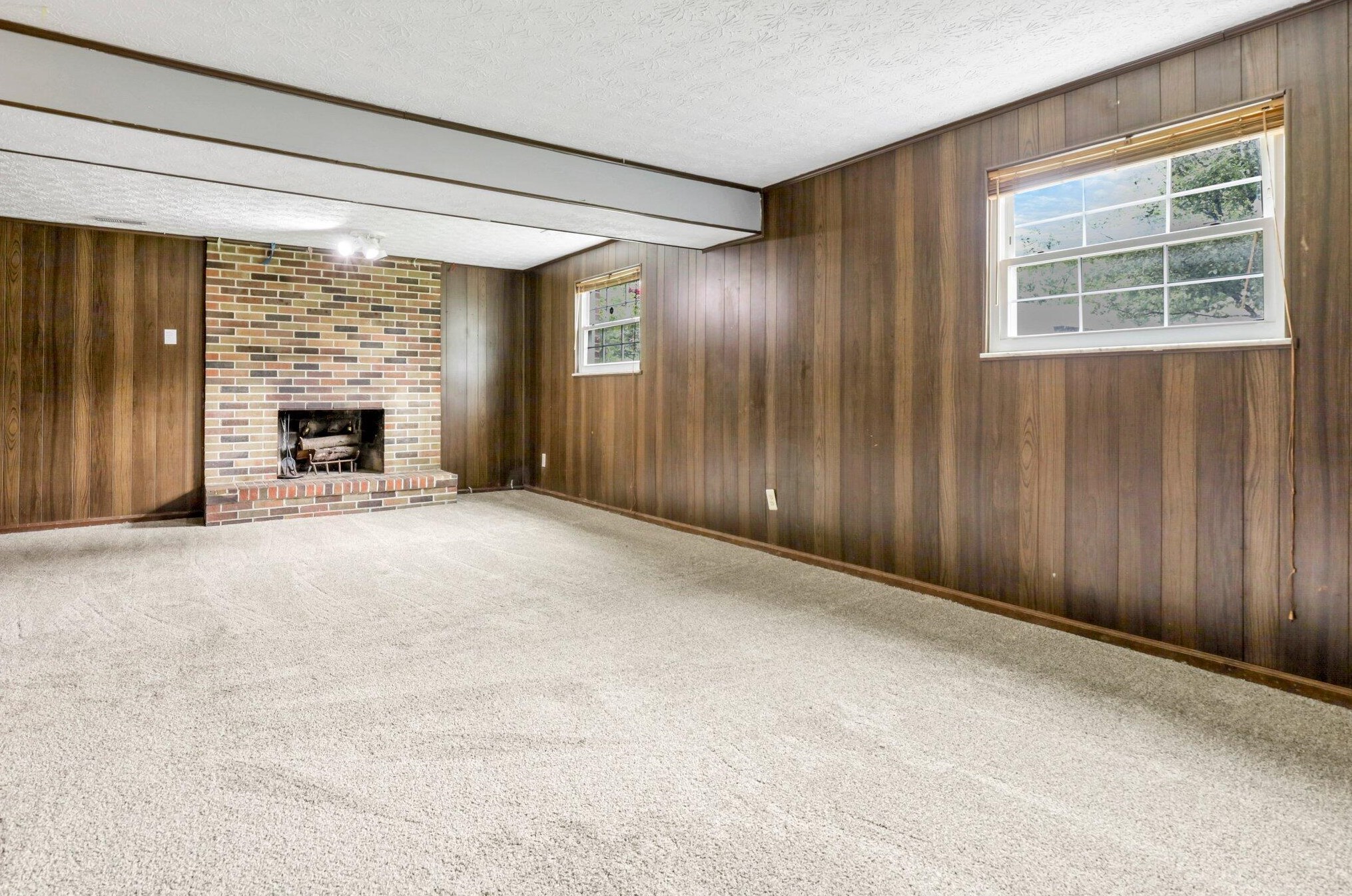 5419 Aqua St, Columbus OH  43229-3915 exterior