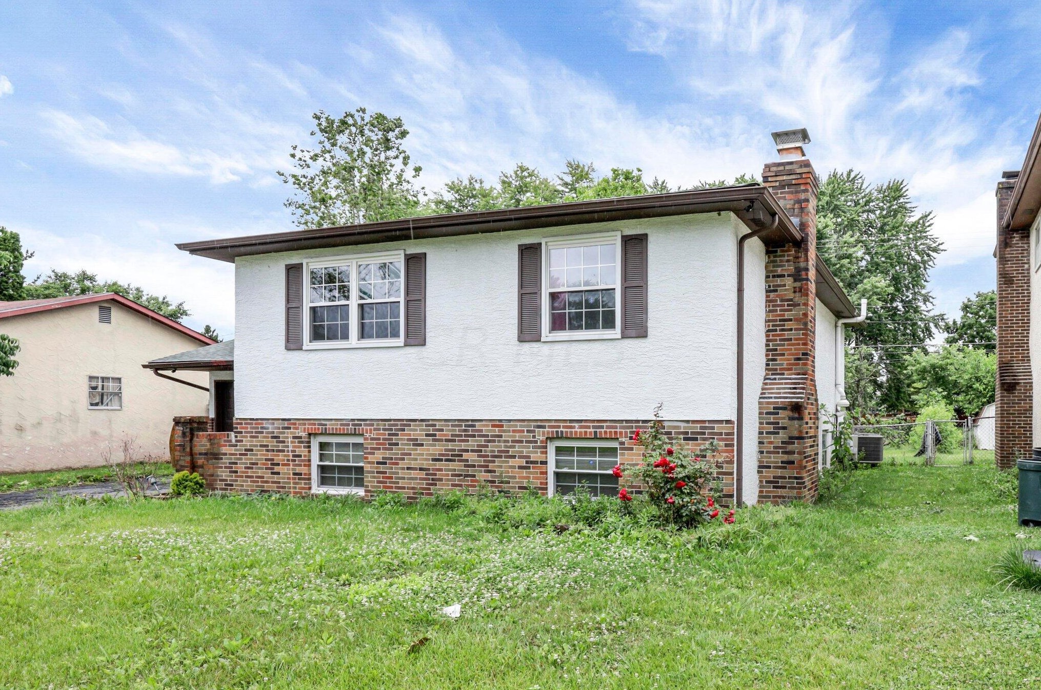 5419 Aqua St, Columbus OH  43229-3915 exterior