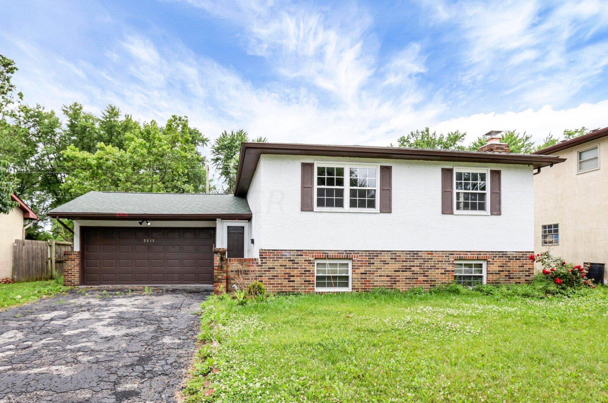 5419 Aqua St, Columbus OH  43229-3915 exterior