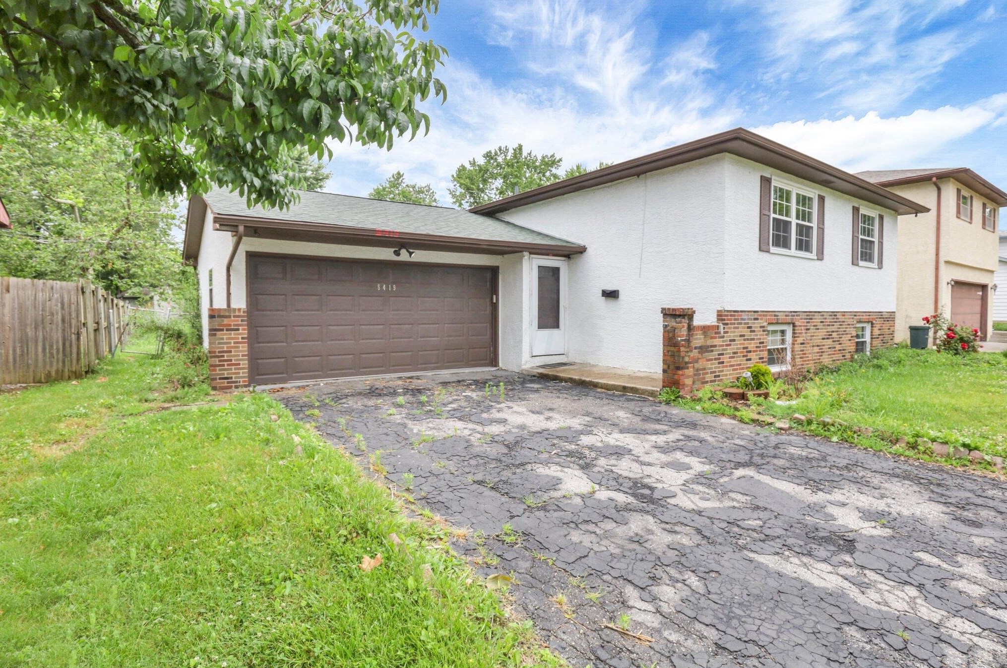 5419 Aqua St, Columbus OH  43229-3915 exterior