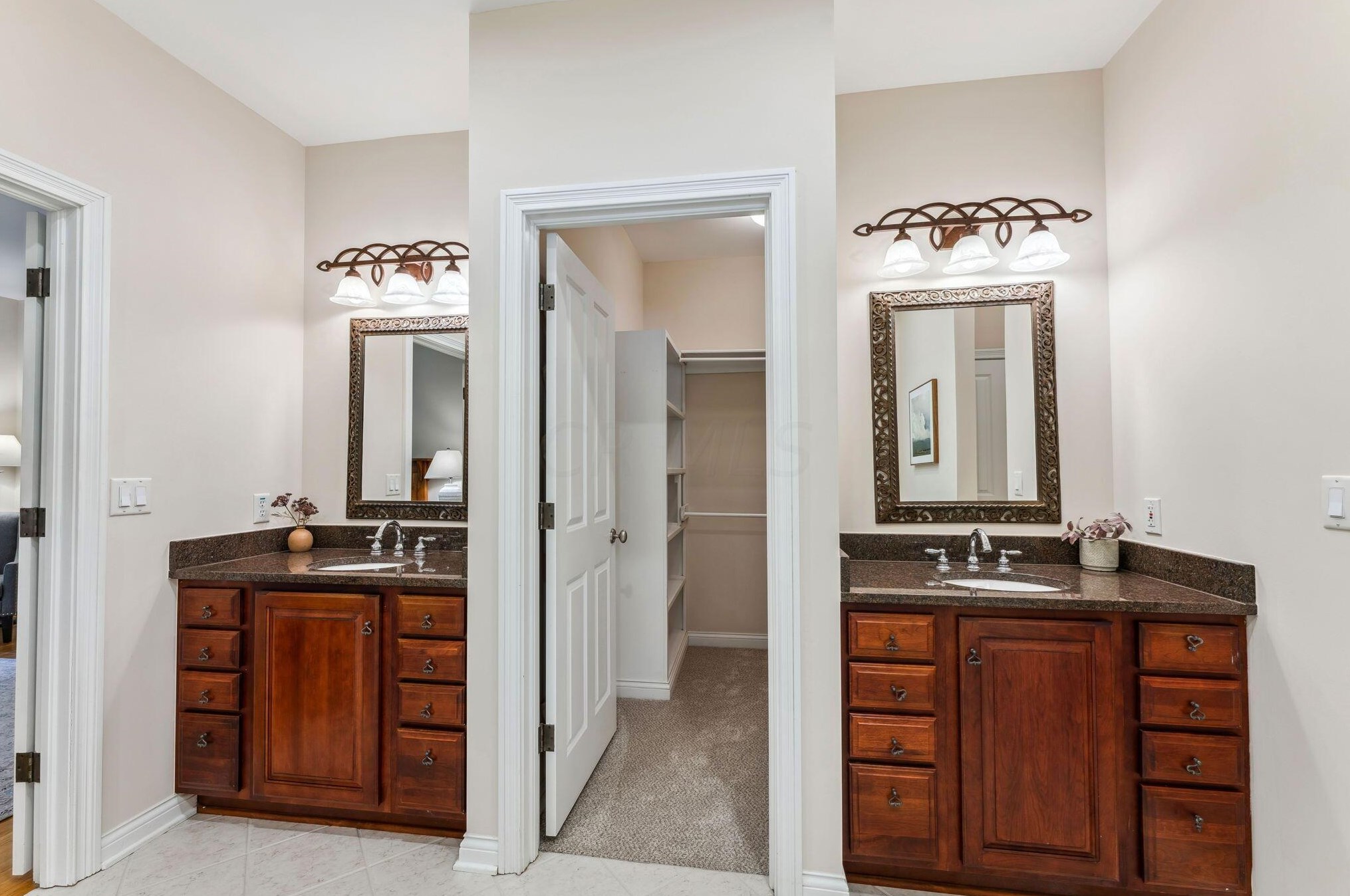 2781 Edgewood Rd, Columbus OH 43220-4517 exterior