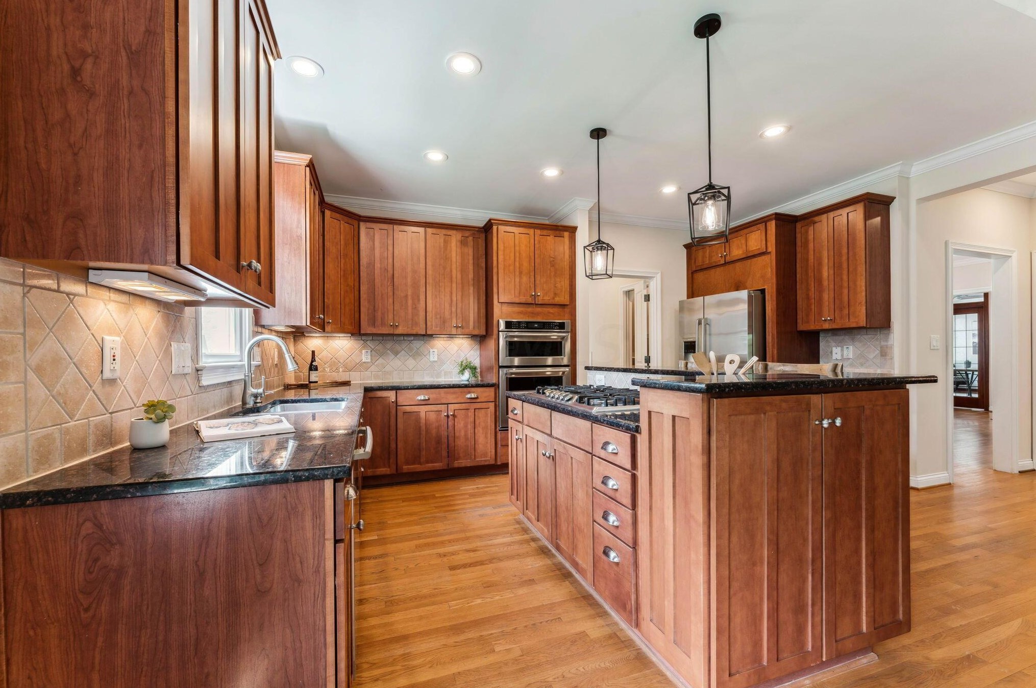 2781 Edgewood Rd, Columbus OH 43220-4517 exterior