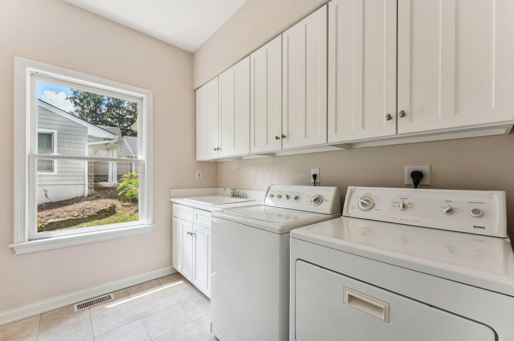 2781 Edgewood Rd, Columbus OH 43220-4517 exterior