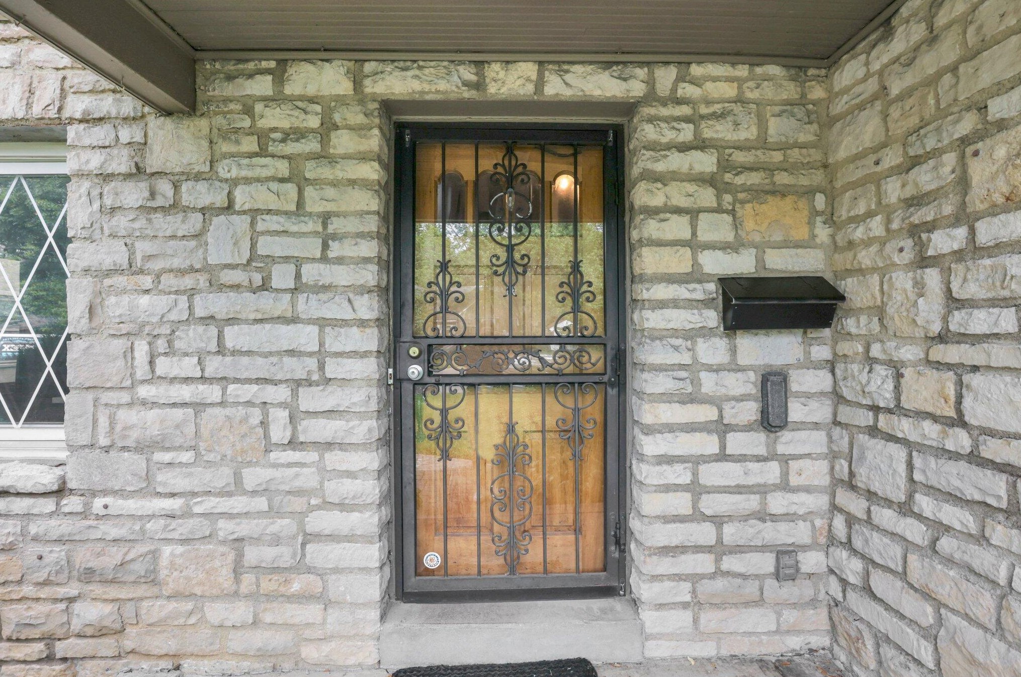 80 Edgevale Rd, Columbus OH 43221-1215 exterior