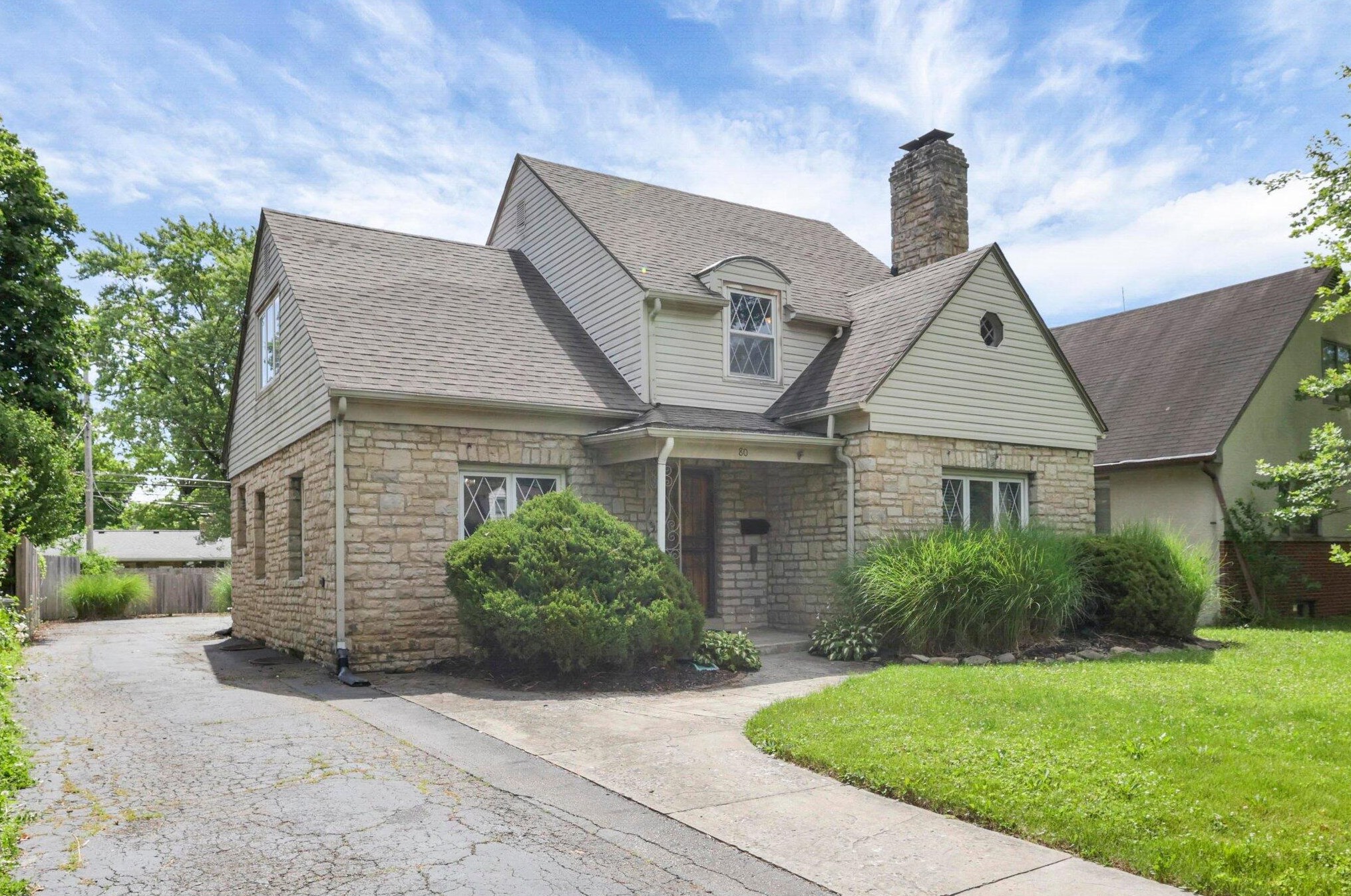 80 Edgevale Rd, Columbus OH 43221-1215 exterior