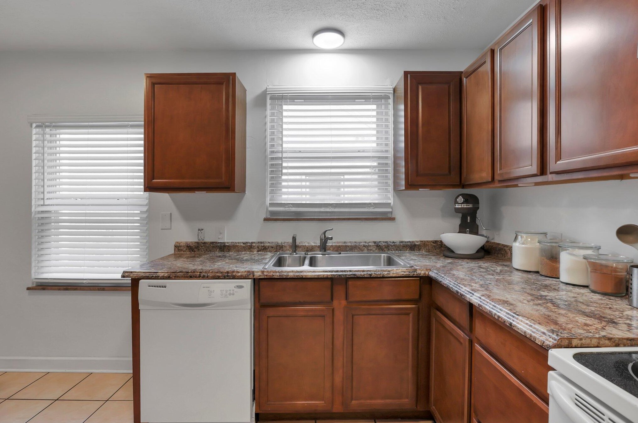 80 Edgevale Rd, Columbus OH 43221-1215 exterior