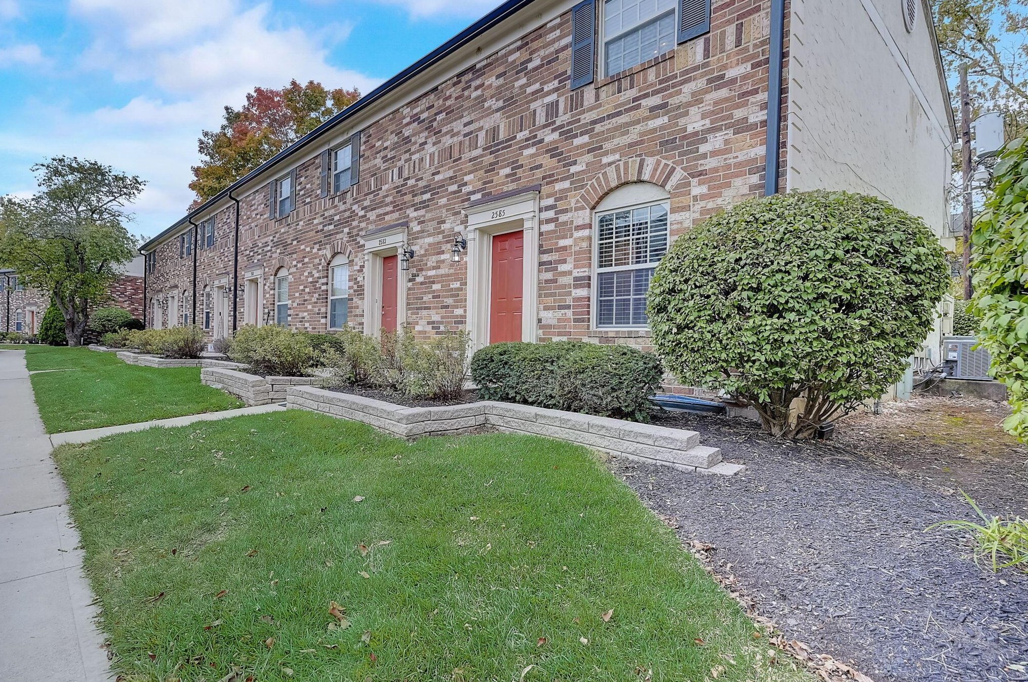 2585 Olde Hill Ct, Columbus OH  43221-3678 exterior