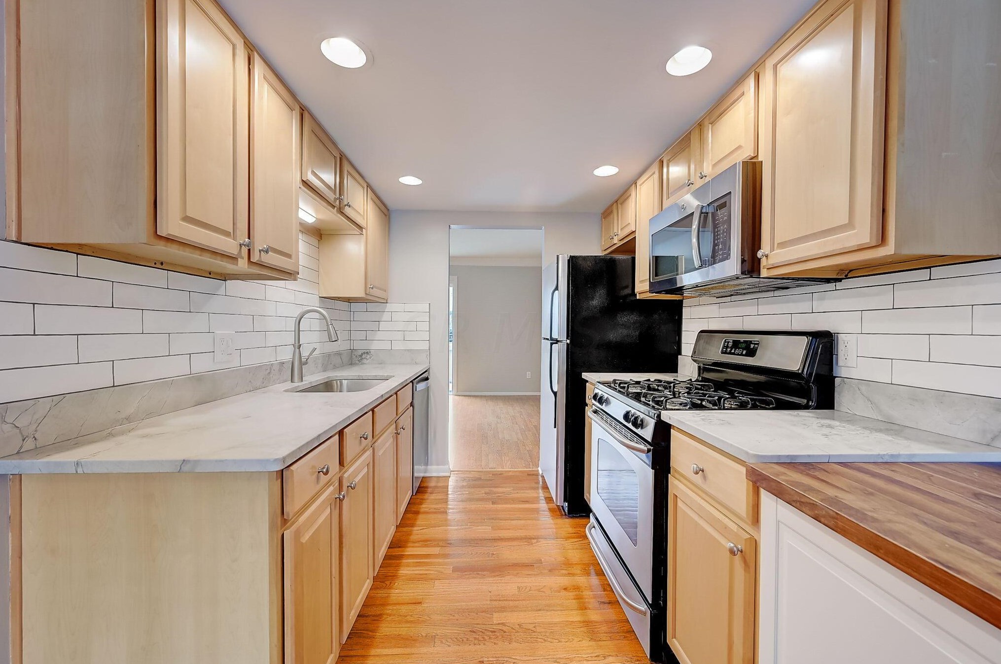 2585 Olde Hill Ct, Columbus OH  43221-3678 exterior