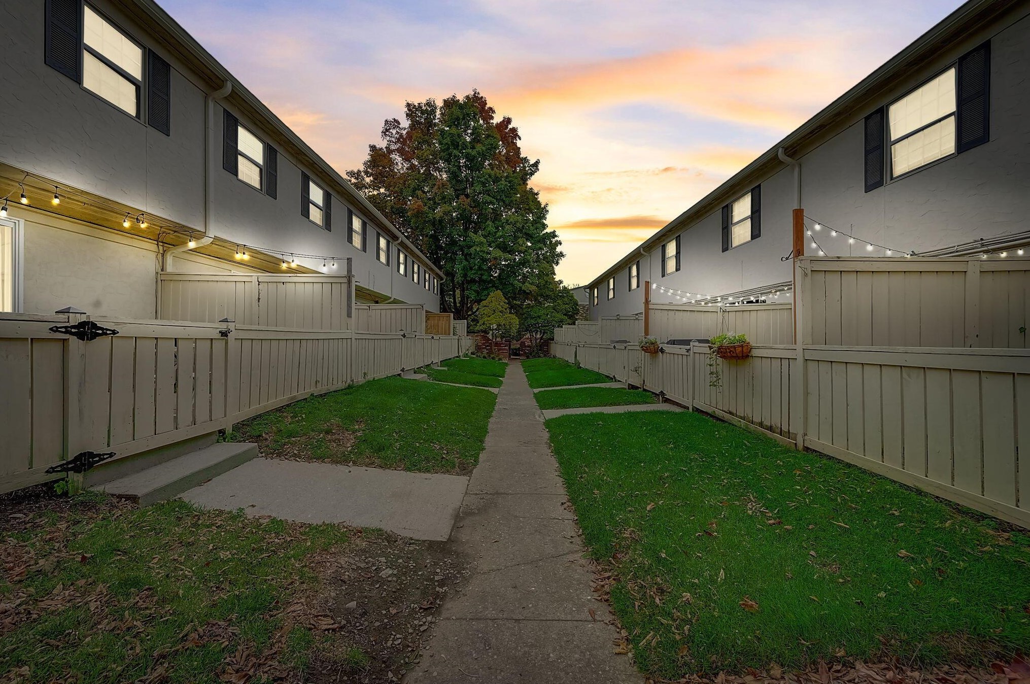 2585 Olde Hill Ct, Columbus OH  43221-3678 exterior